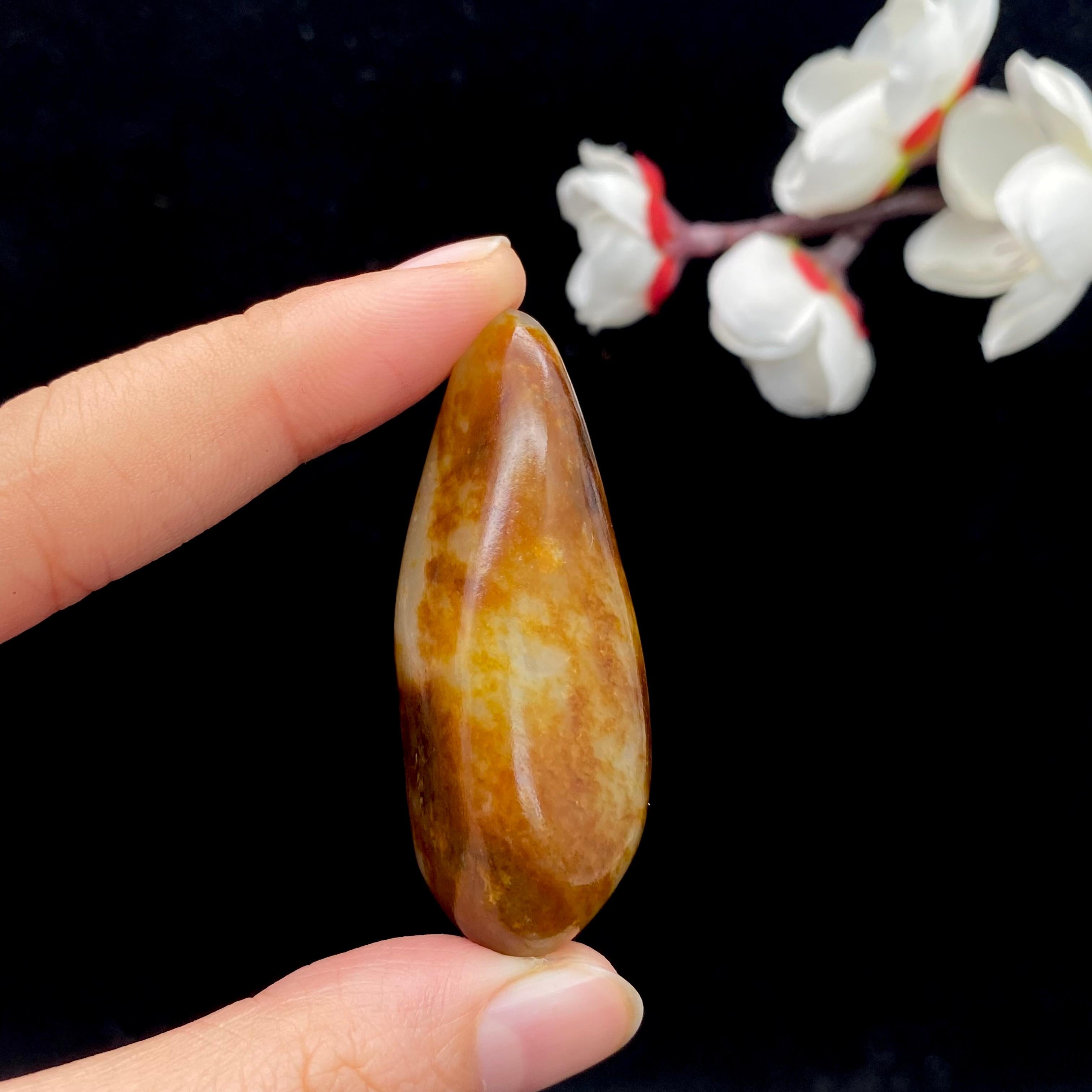 和田玉红皮籽料原石（22.8g）