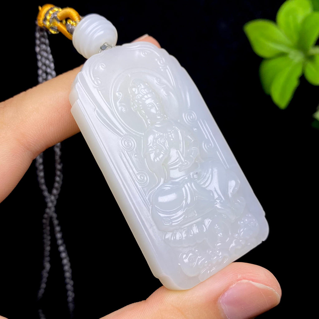 和田玉新疆且末米达料白玉观音（36.3g）
