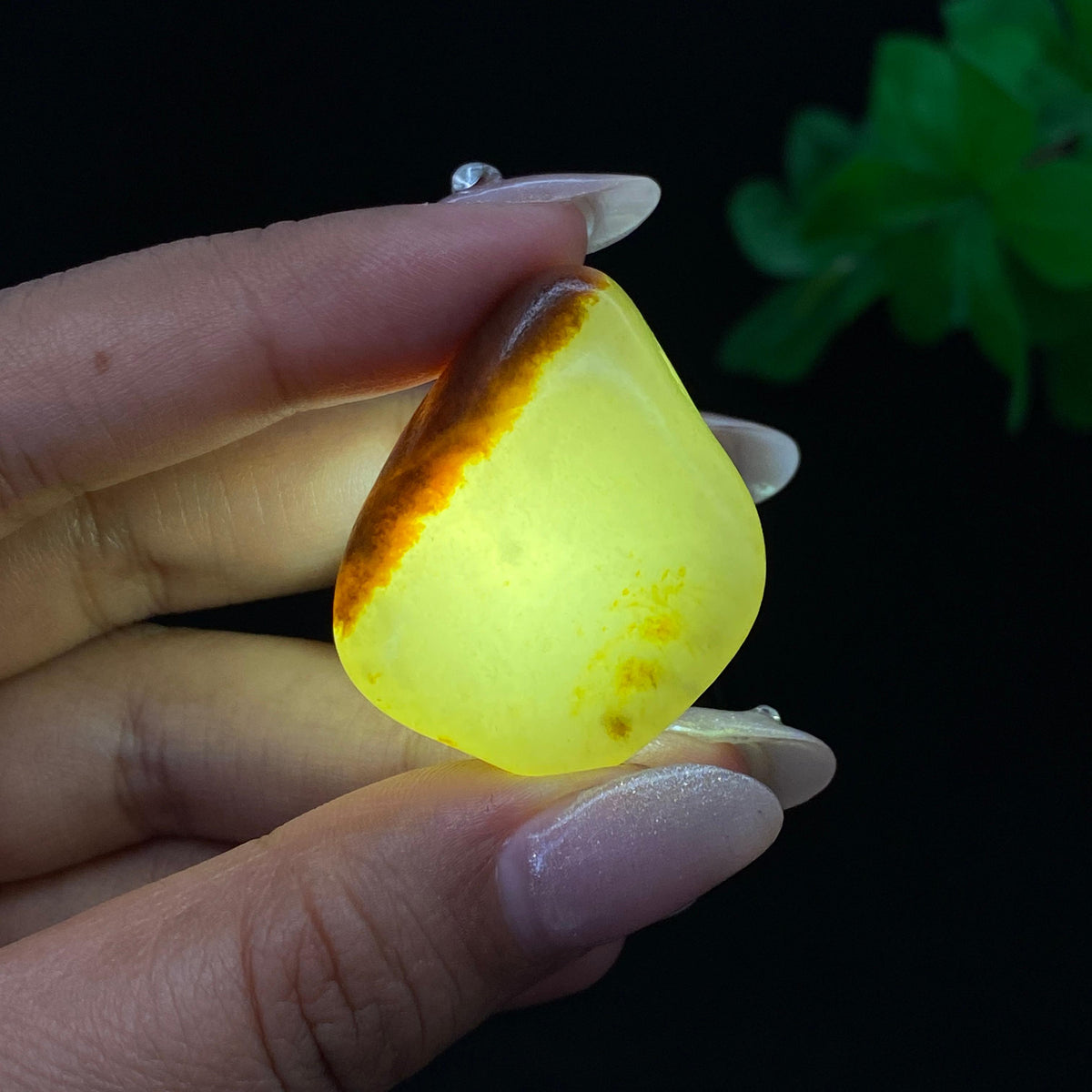 和田玉聚红皮籽料挂件（22.7g）