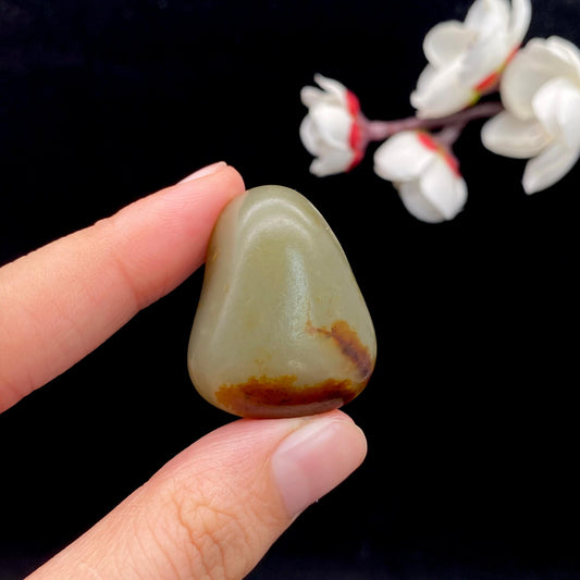 和田玉红皮青玉籽料原石（16.7g）