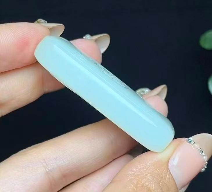 和田玉糖白羊脂玉莲花平安无事牌（33.2g）