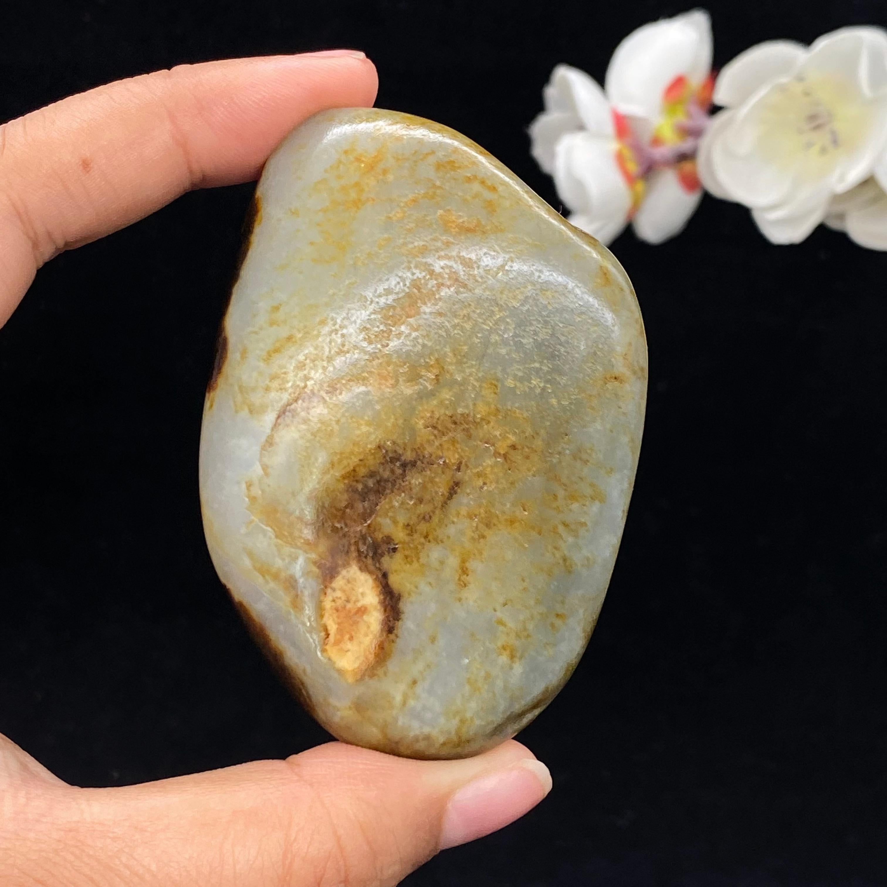 和田玉黑黄皮青花底籽料手把件（127.7g）