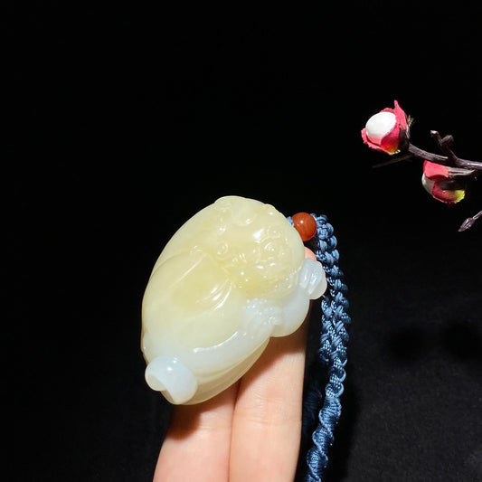和田山料糖白玉貔貅手把件（113.2g）