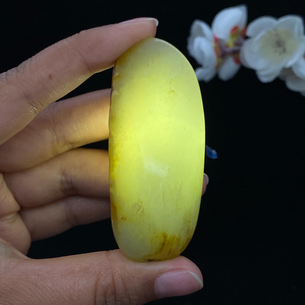 和田玉黄皮籽料手把件（68.5g）