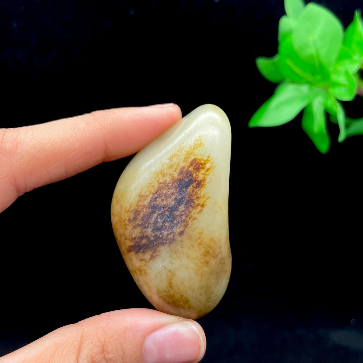 和田玉秋梨皮籽料手把件（75.5g）