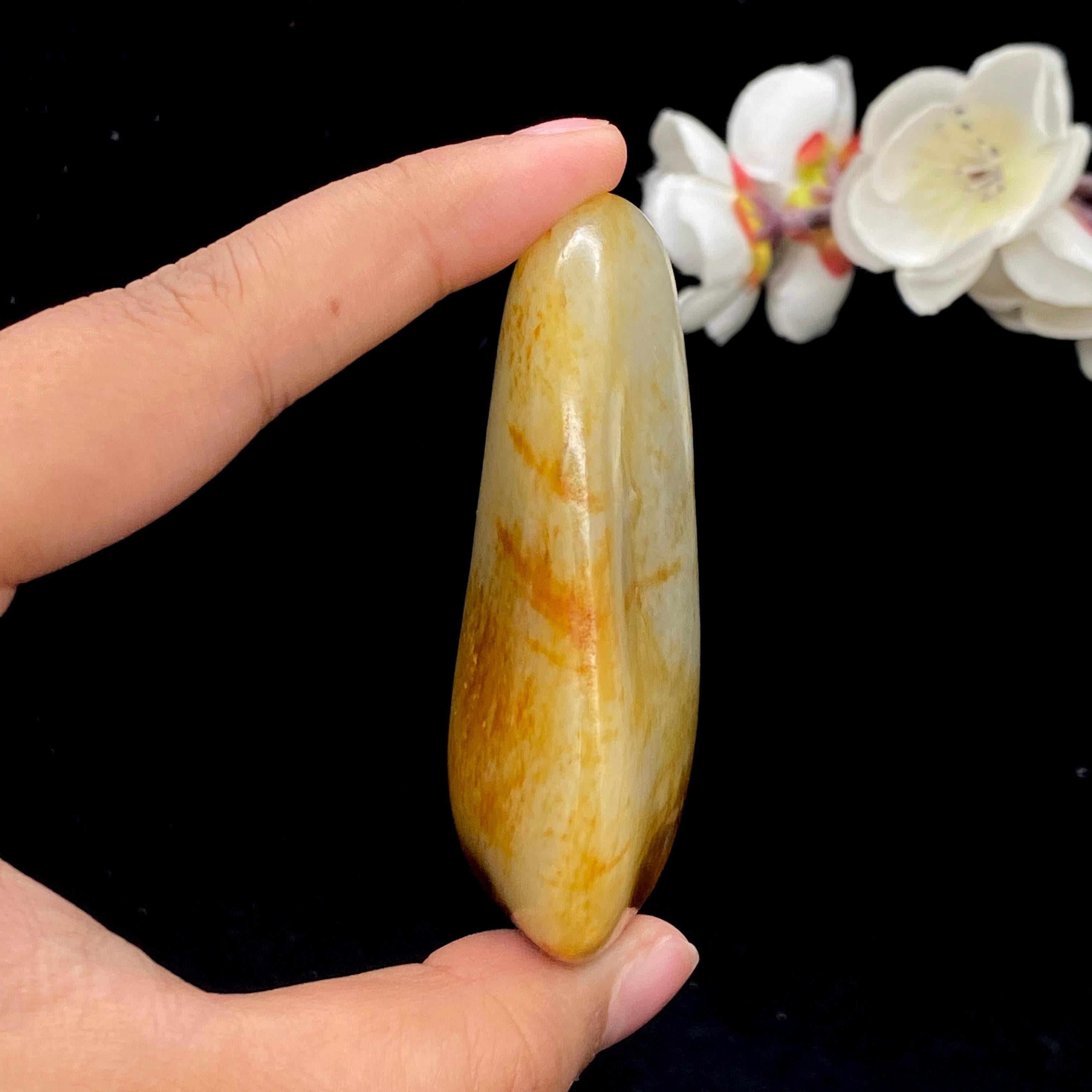 和田玉洒金皮籽料手把件（84.8g）