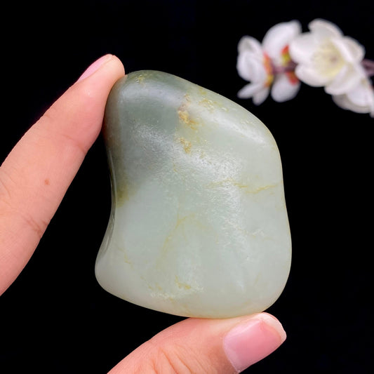 和田玉洒金皮带翠籽料手把件（86.5g）