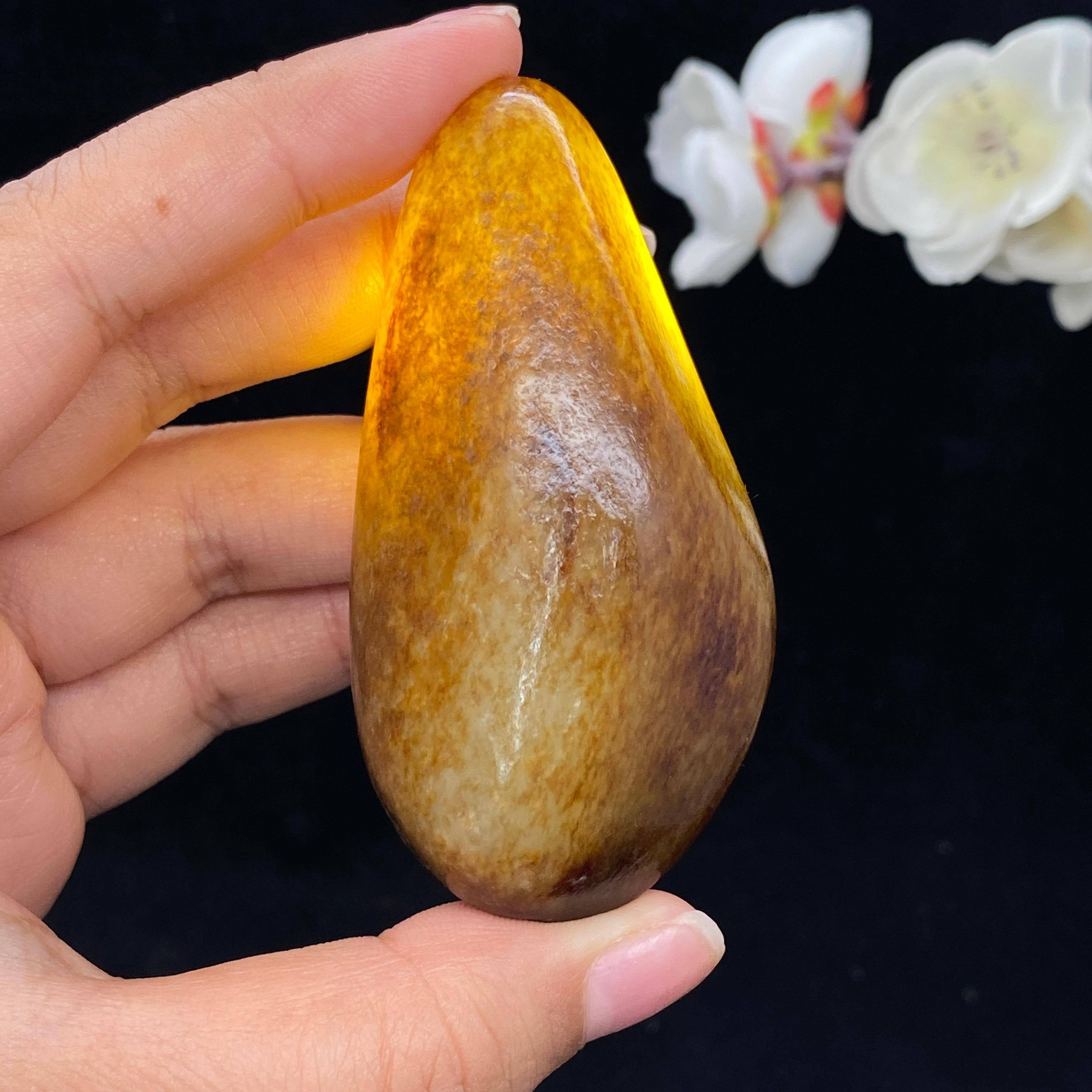 和田玉秋梨黄皮籽料手把件（95.5g）