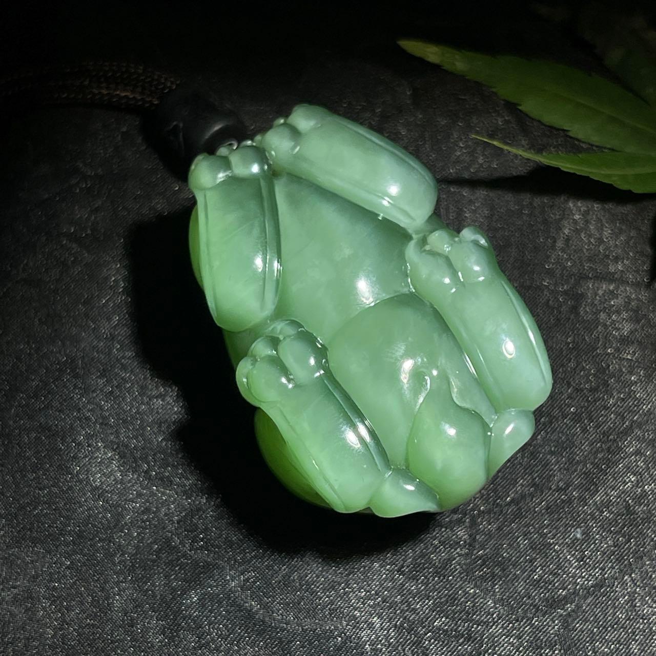 和田玉碧玉猫眼貔貅吊坠（56.5g）