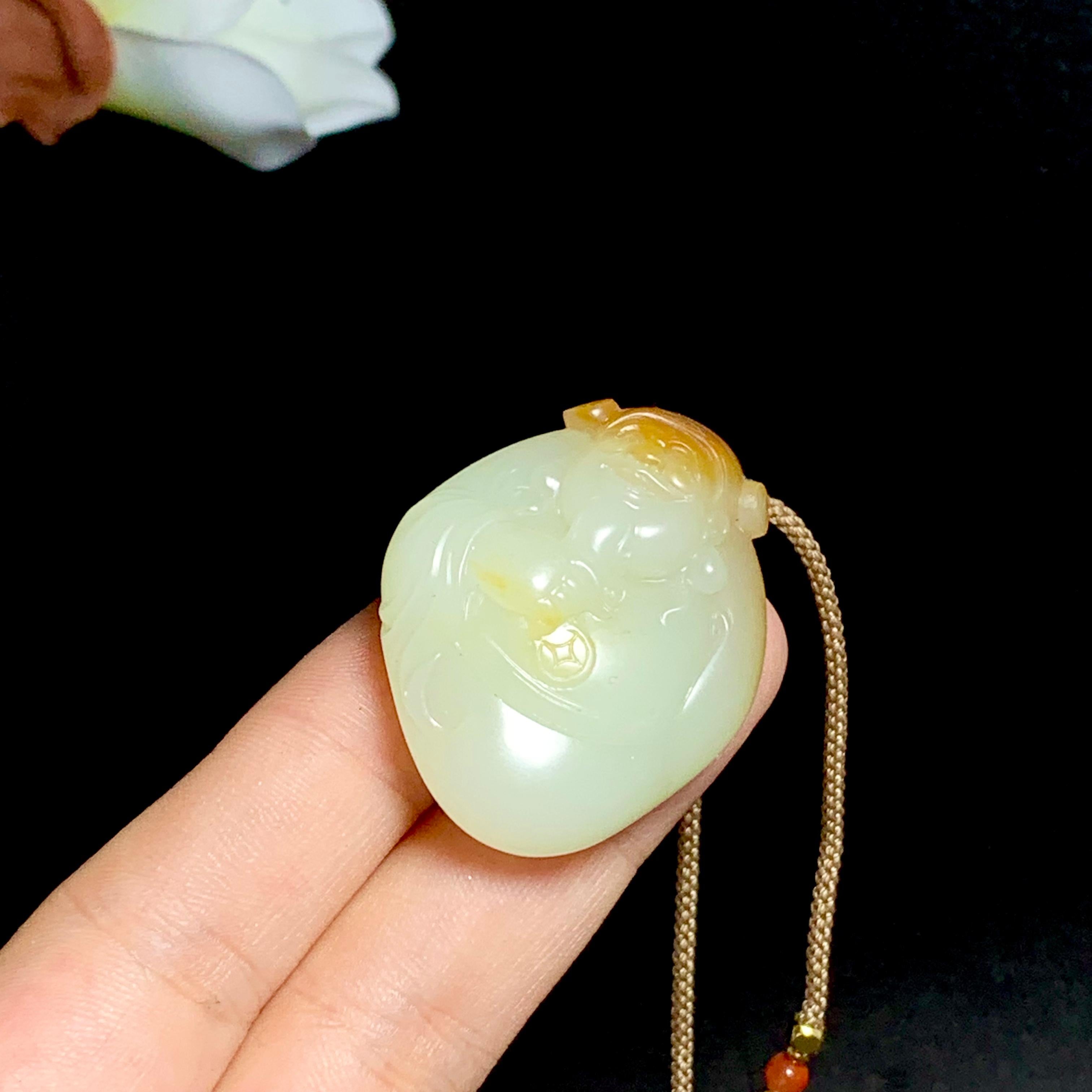 精品和田玉籽料黄财神挂件（23.3g）