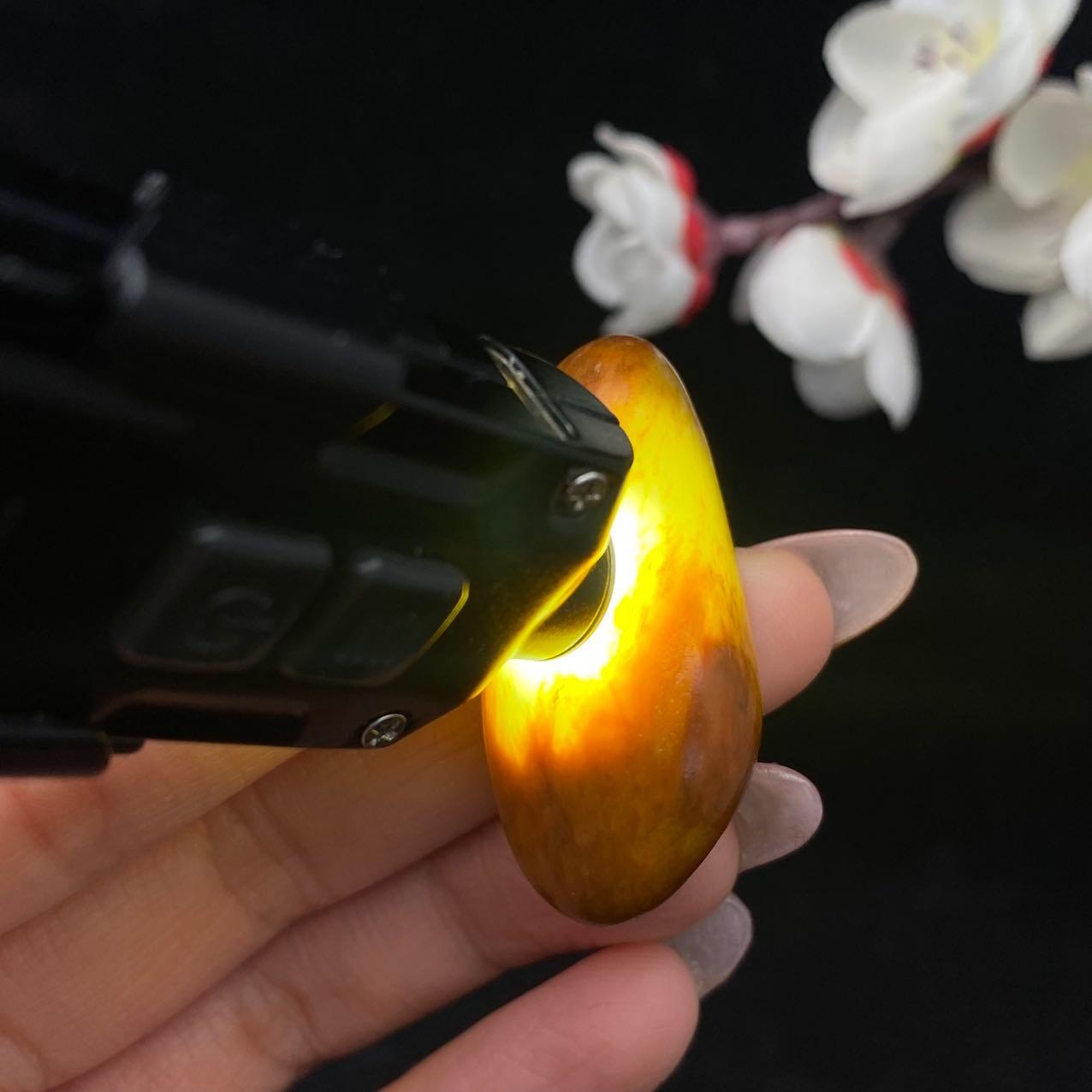 和田玉聚红皮籽料原石（19.6g）