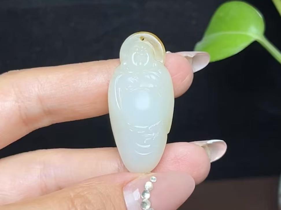 新疆和田玉且末糖羊脂玉佛公（10.6g）