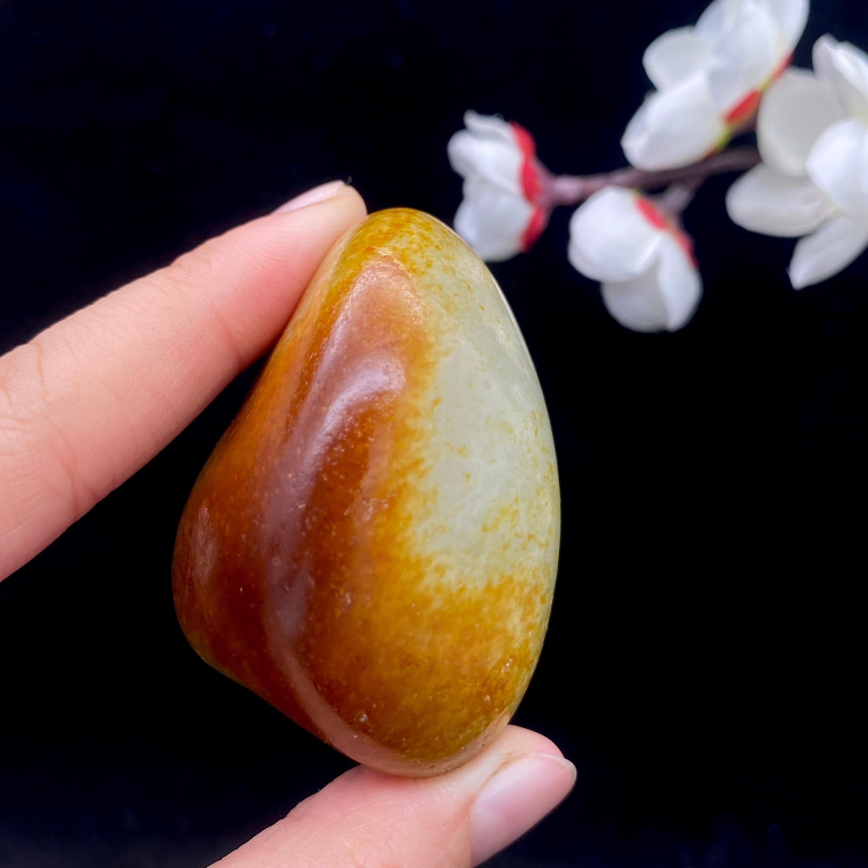 和田玉聚红皮籽料原石（131.5g）