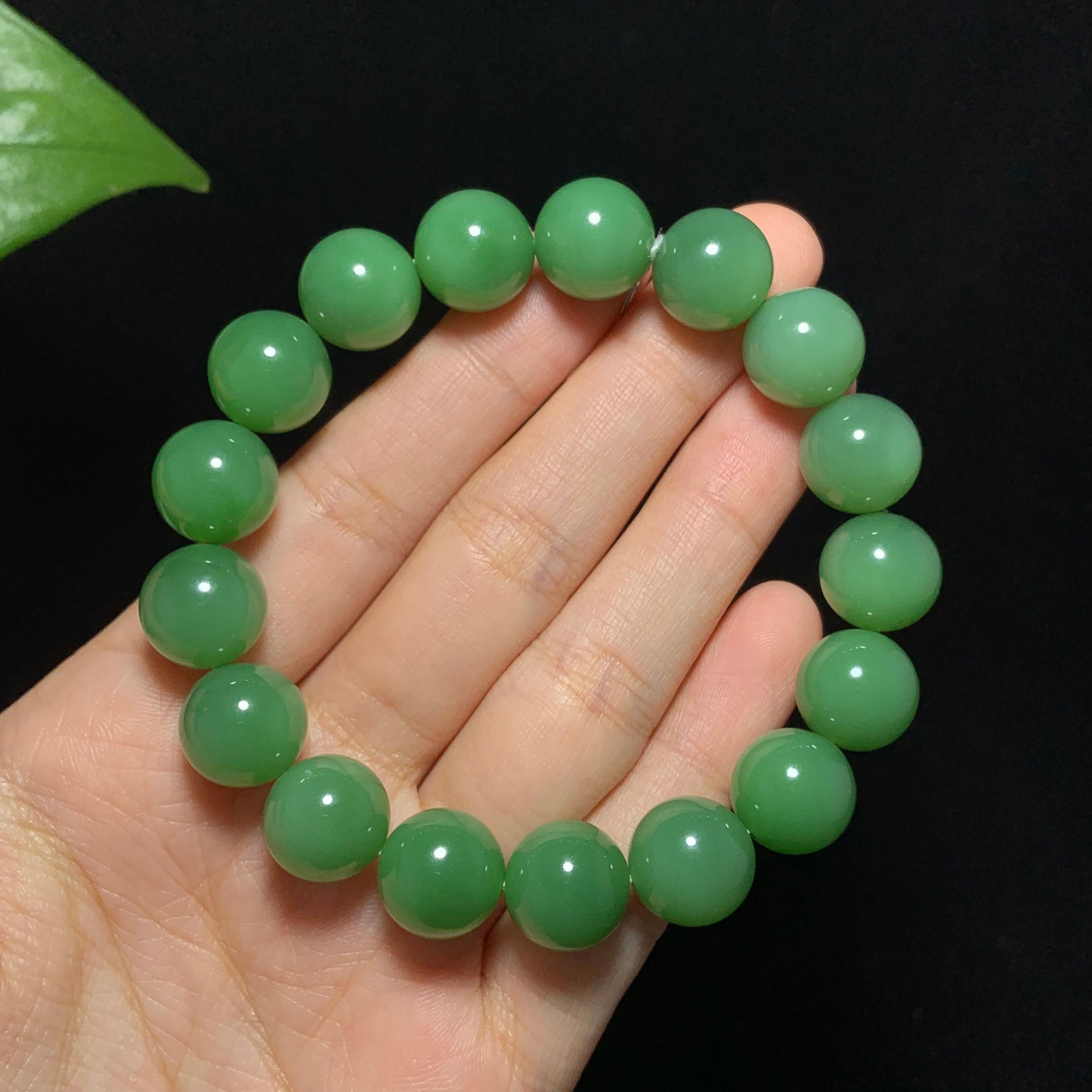 收藏级碧玉粉绿圆珠手串（48.0g）