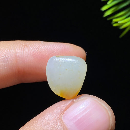 和田玉白玉洒金皮籽料原石（1.5g）
