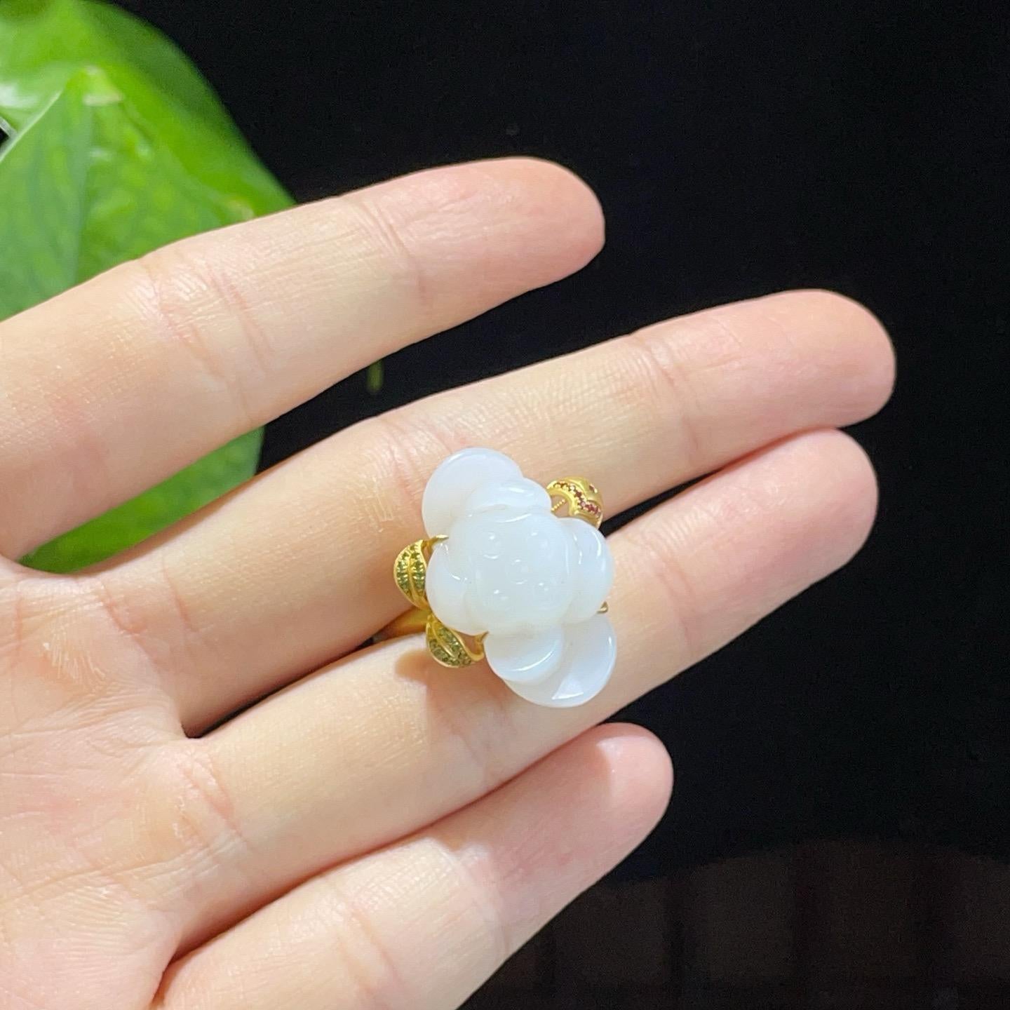 18K金羊脂玉莲花2605050019（8.0g）