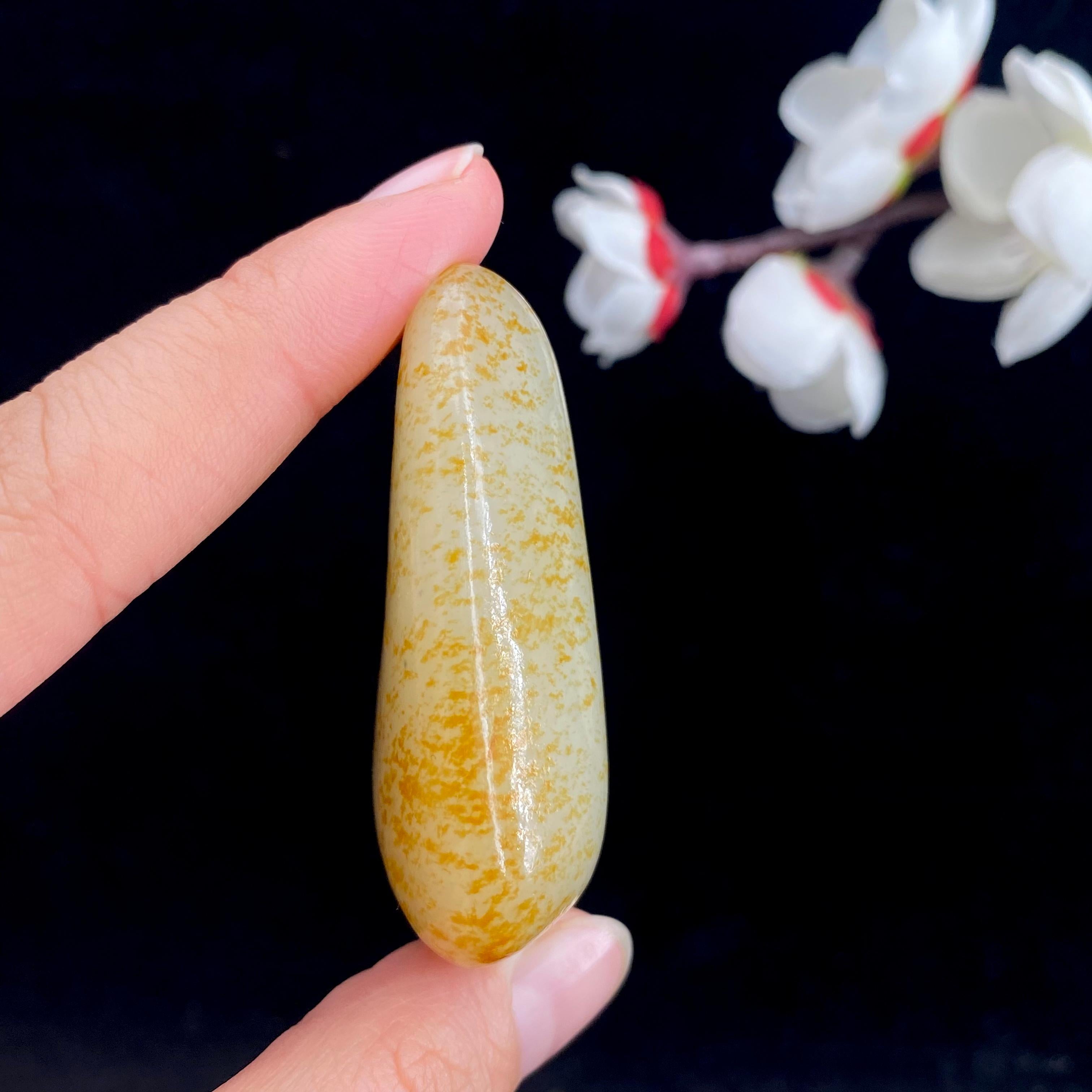 和田玉聚红皮籽料原石（48.6g）