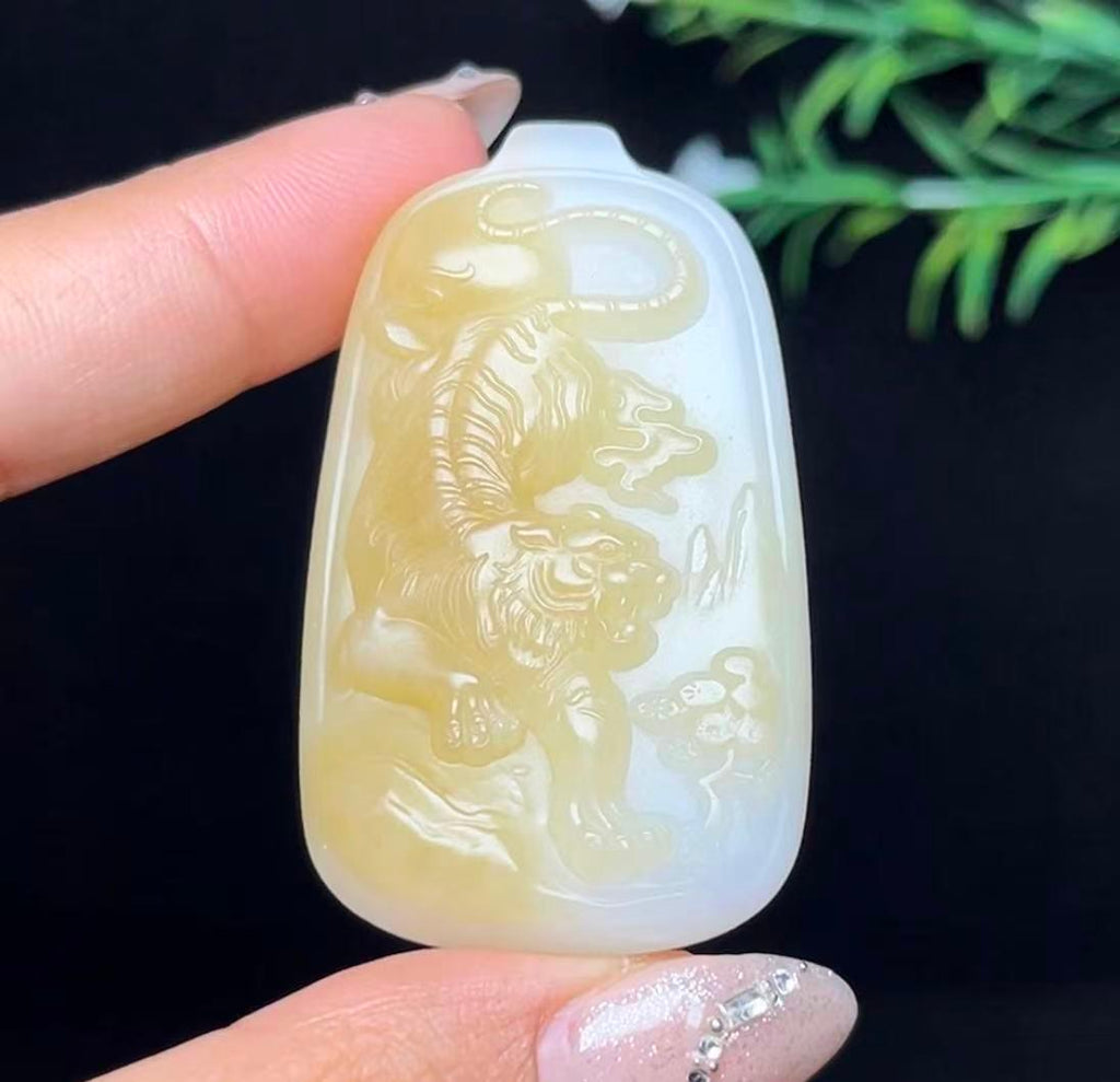 和田玉糖白羊脂玉下山虎（38.3g）