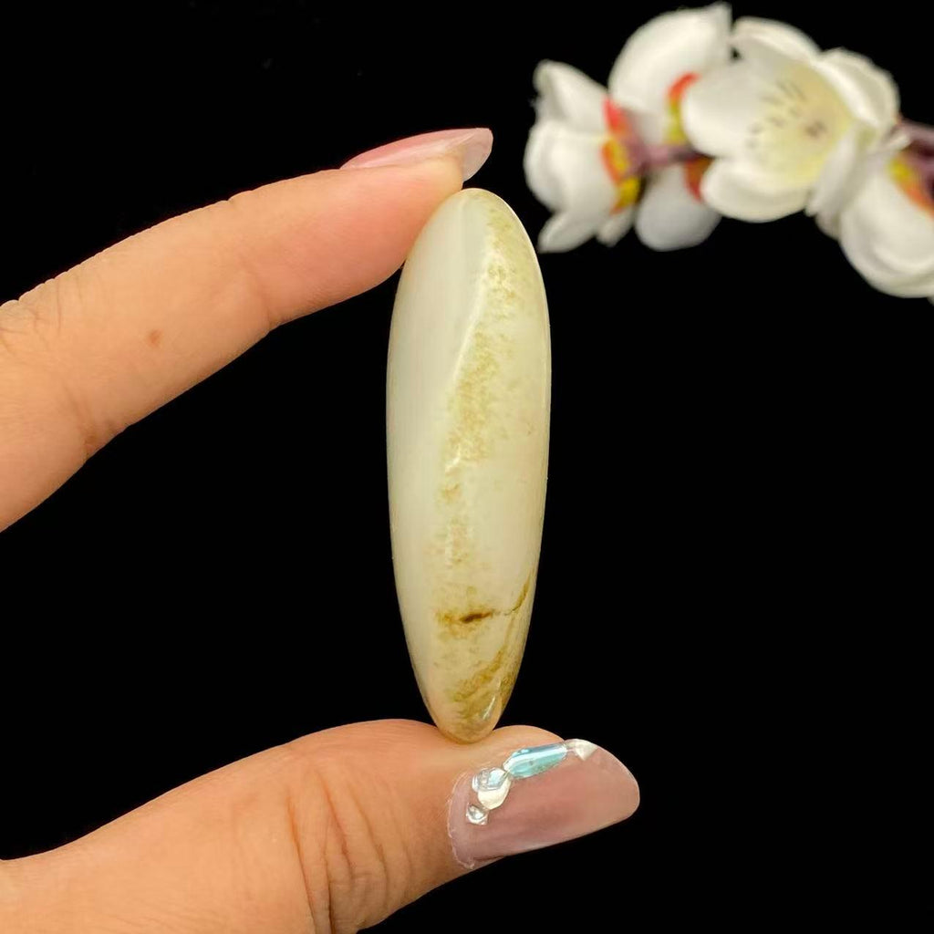 和田玉秋梨皮籽料大挂件（56.5g）