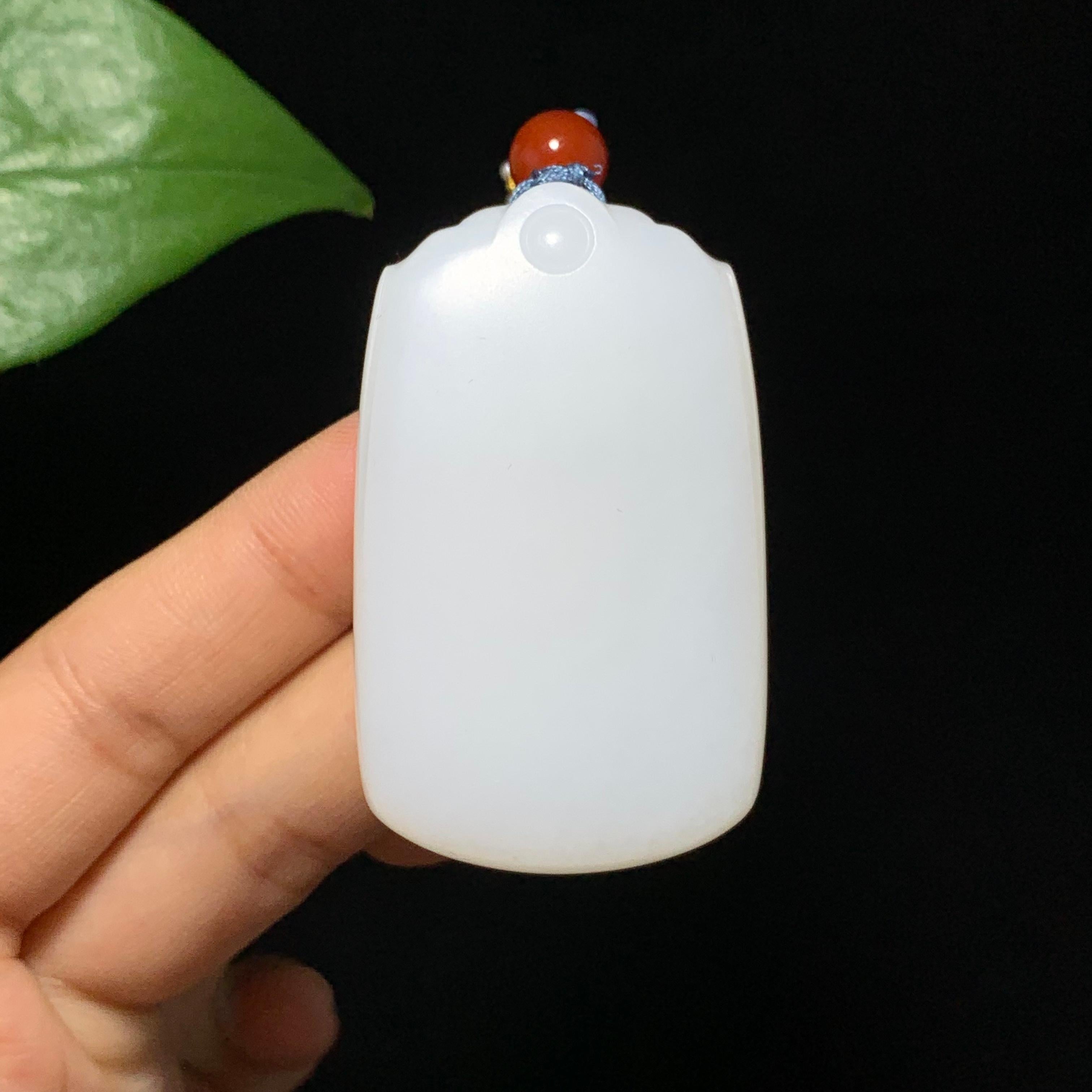 高品质和田山料羊脂白玉无事牌（53.2g）