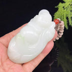 和田玉羊脂白玉带翠弥勒佛手把件（249.0g）