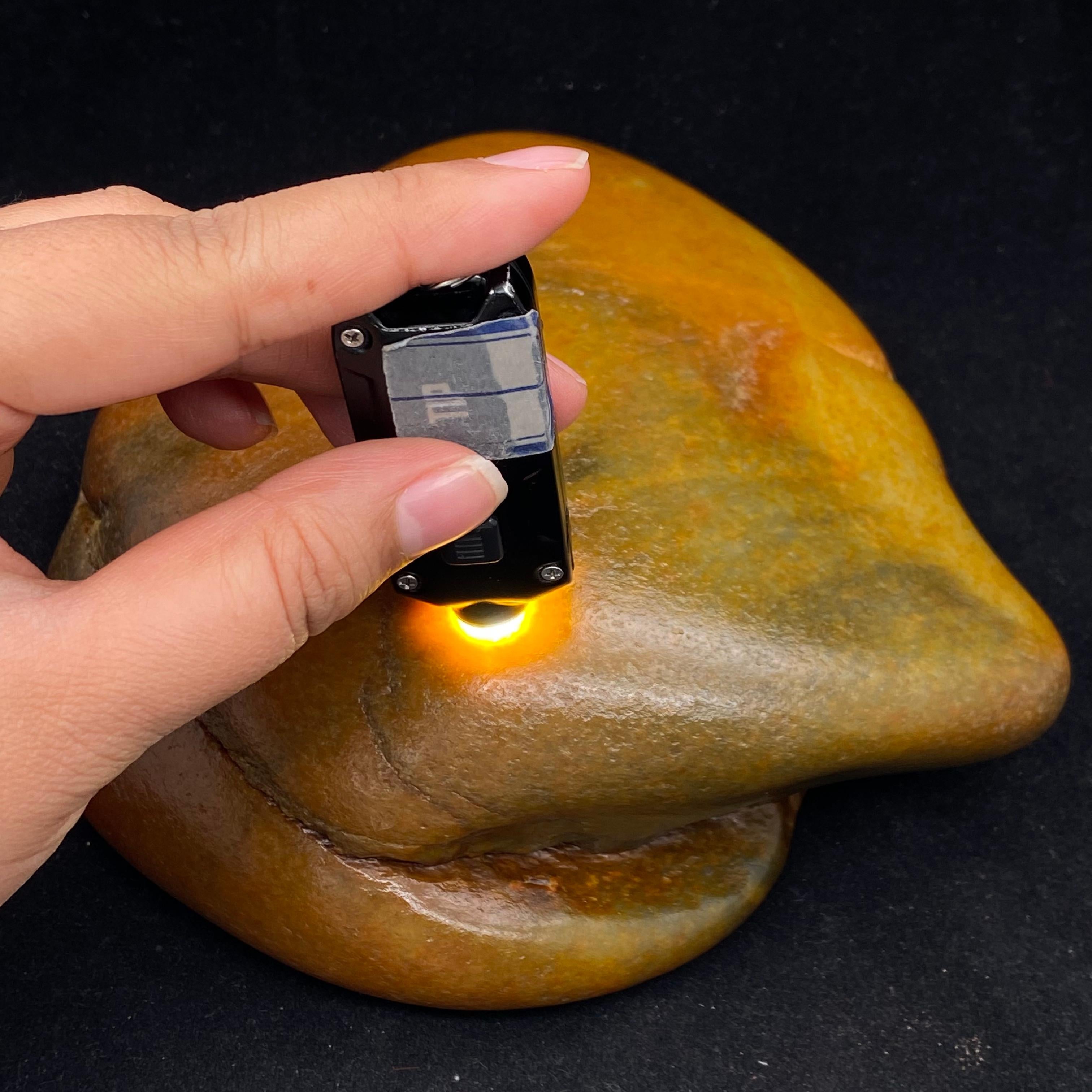 和田玉黄沁皮青花籽料（2710g） – 厚德载玉