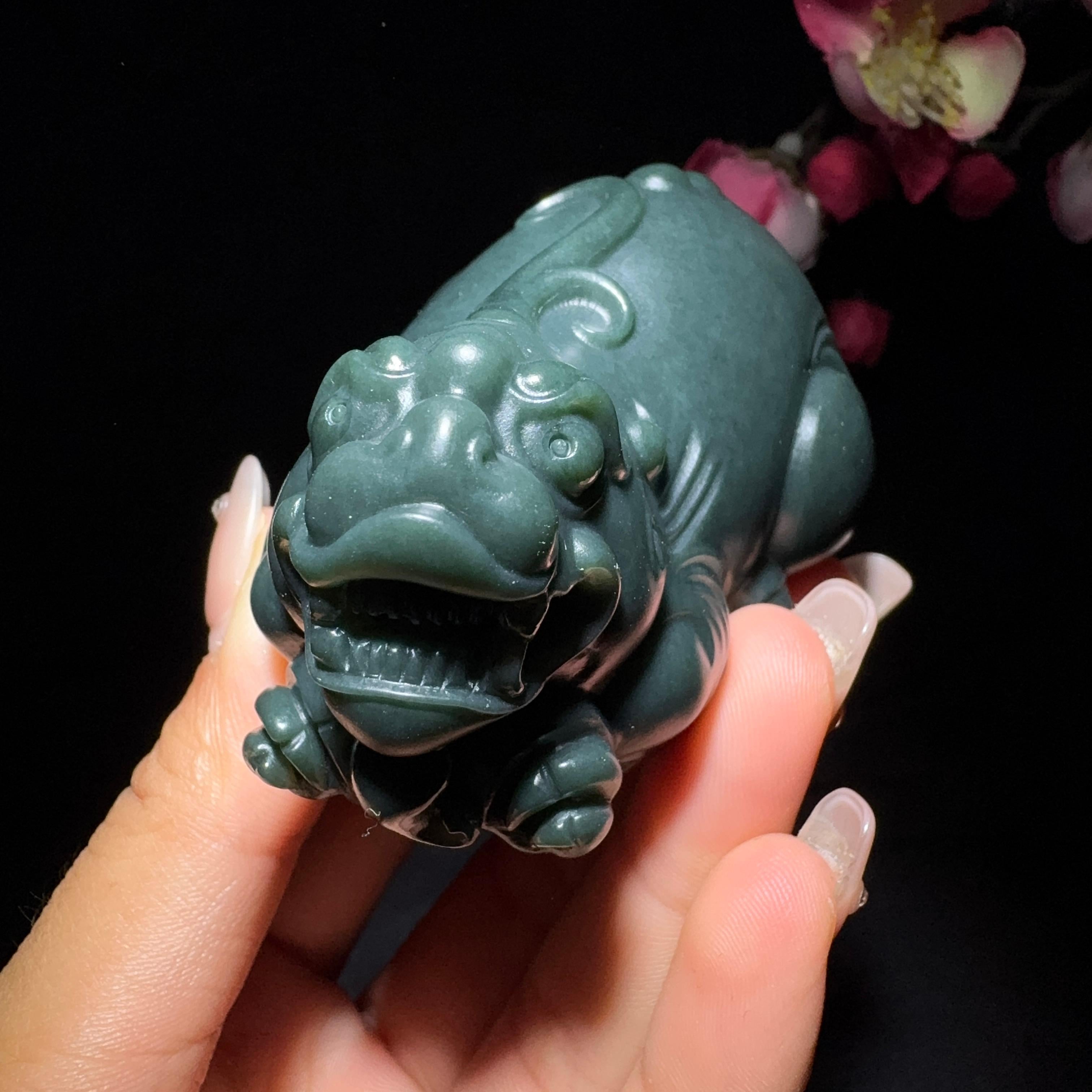 和田玉塔青手把件貔貅（216.0g）
