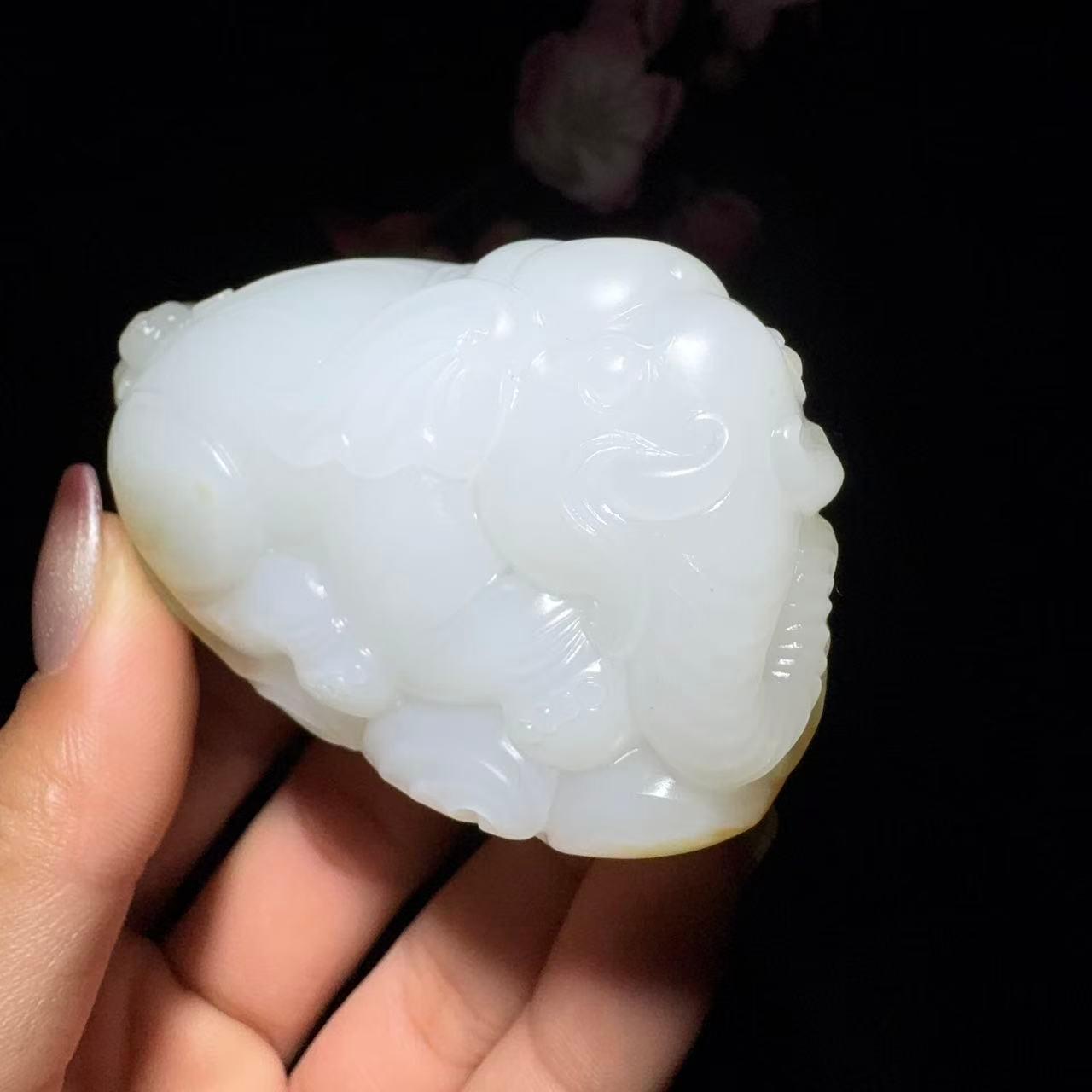 和田玉籽料手把件太平有象（161.7g）