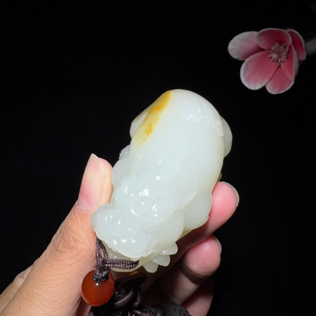 秒杀和田玉籽料手把件貔貅（125.0g）