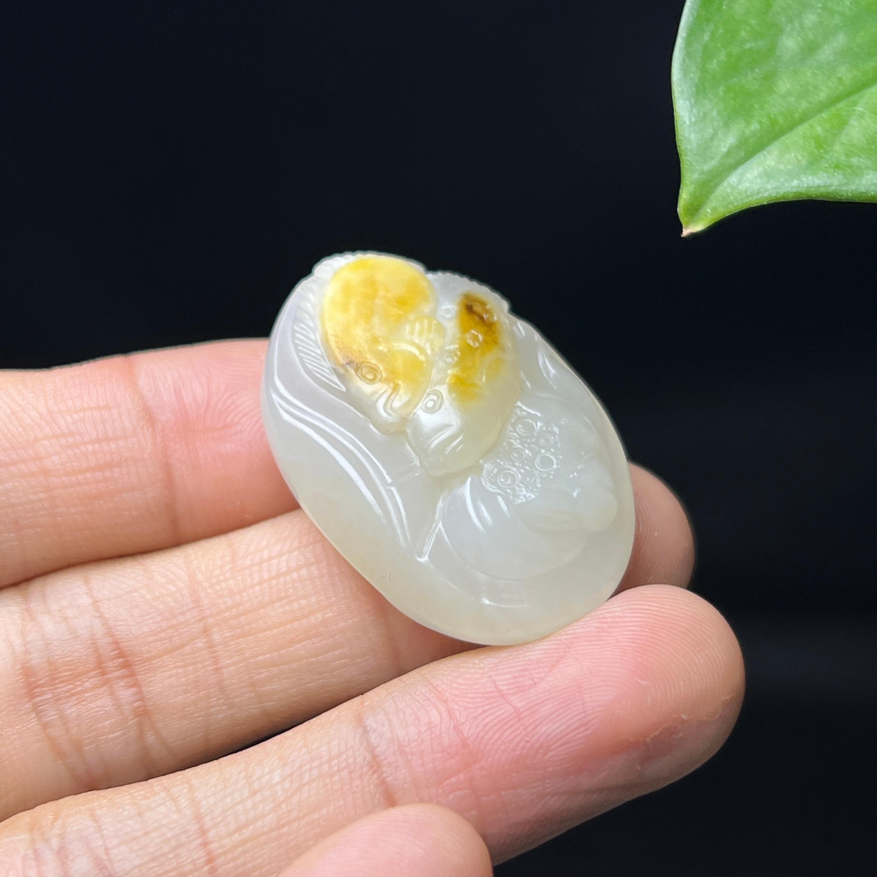 和田玉籽料黄沁皮连年有余挂件（14.1g）