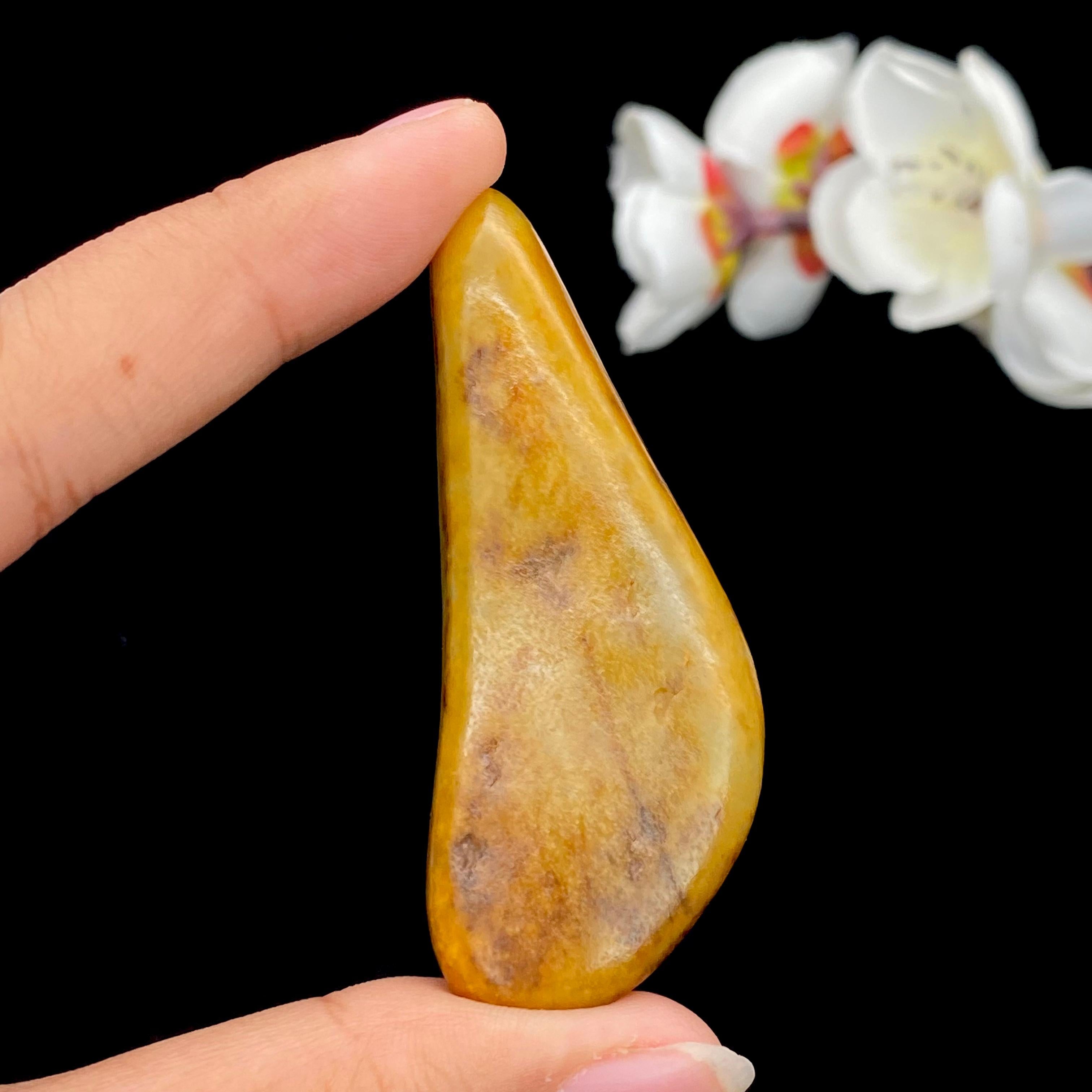 和田玉聚黄皮籽料挂件（32.3g）