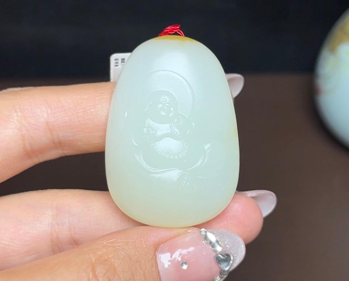新疆和田玉且末料羊脂玉佛公（29.5g）