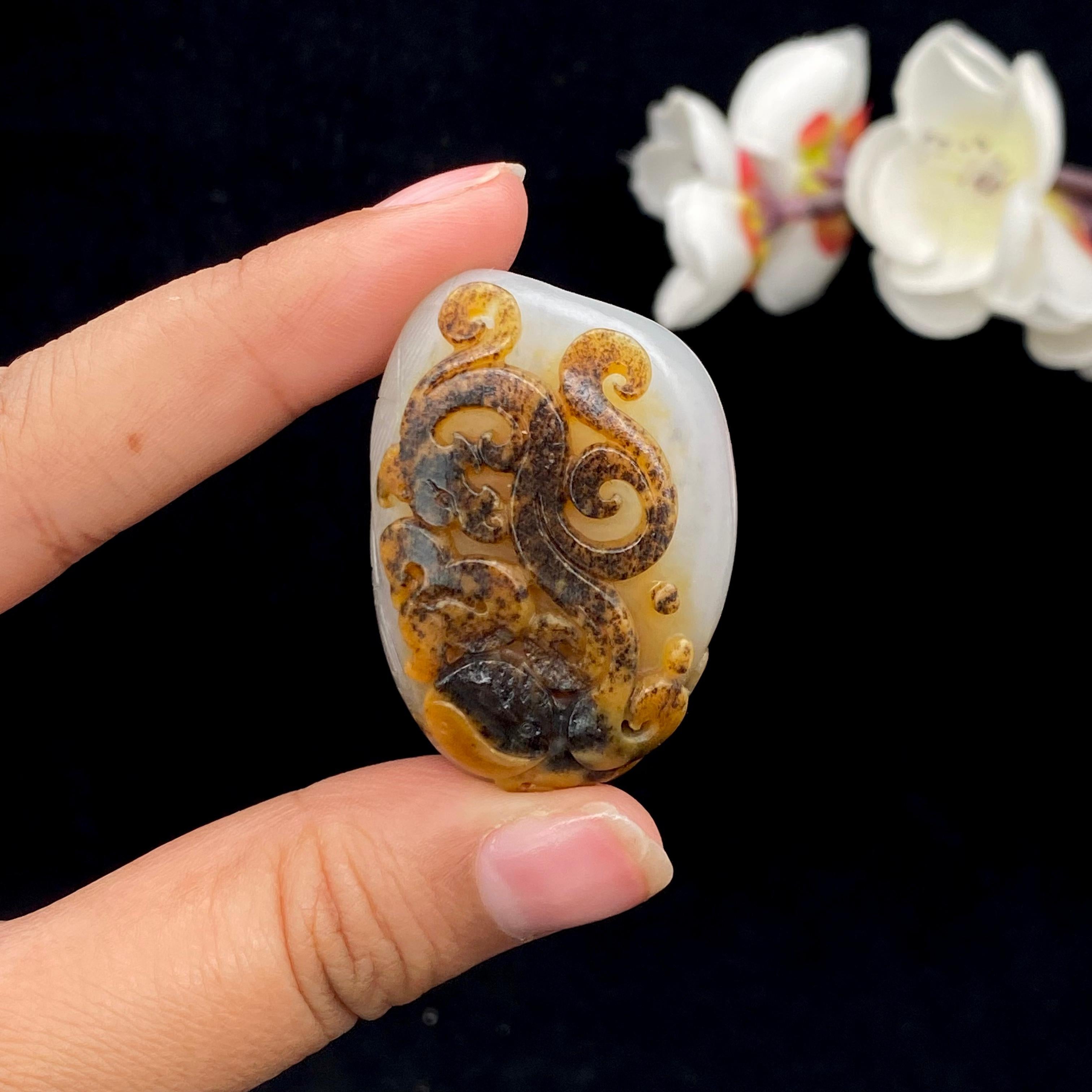 和田玉籽料【仿古龙】挂件（43.2g） – 厚德载玉