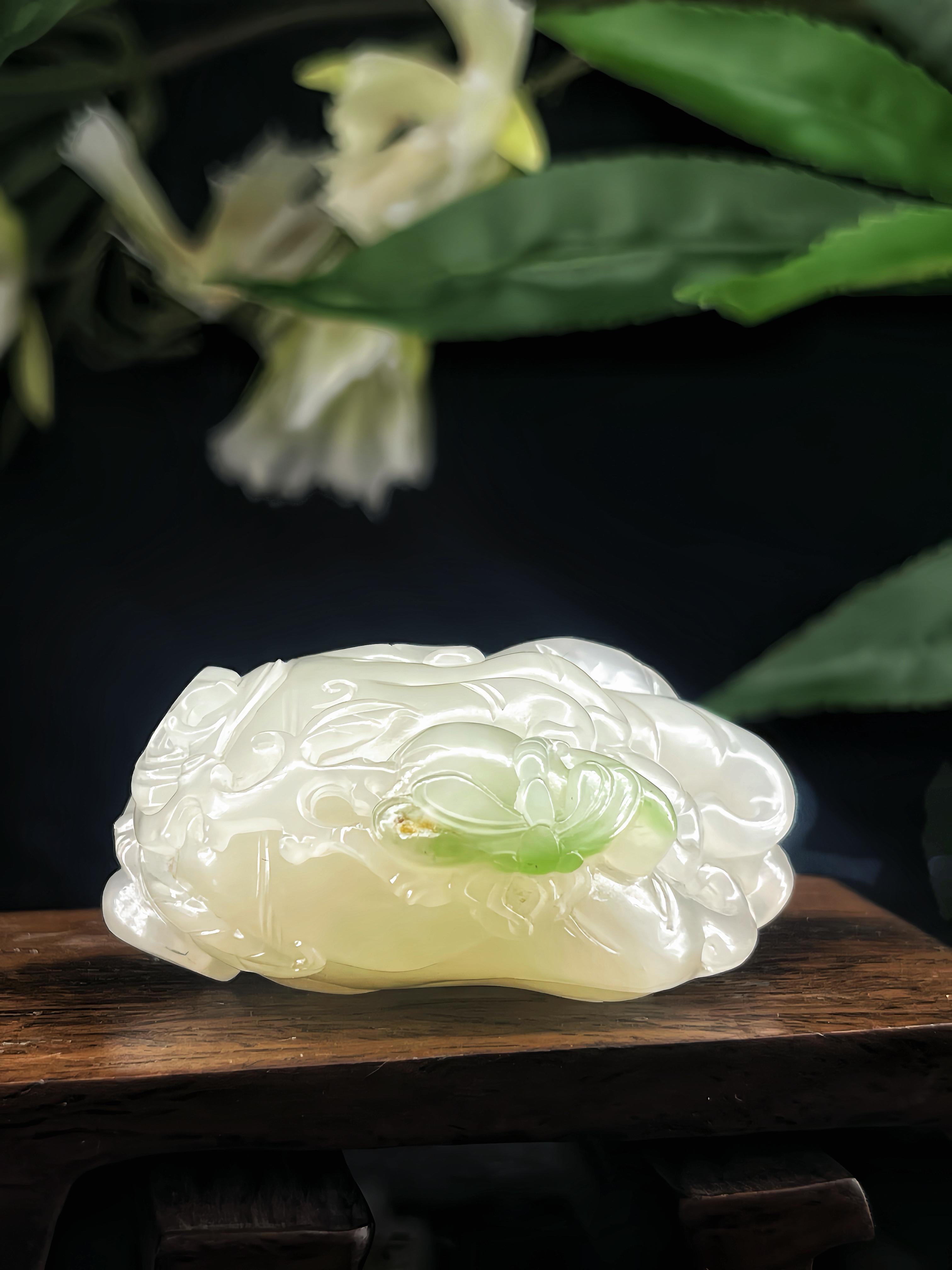籽料佛手（带翠）挂件（43.6g）