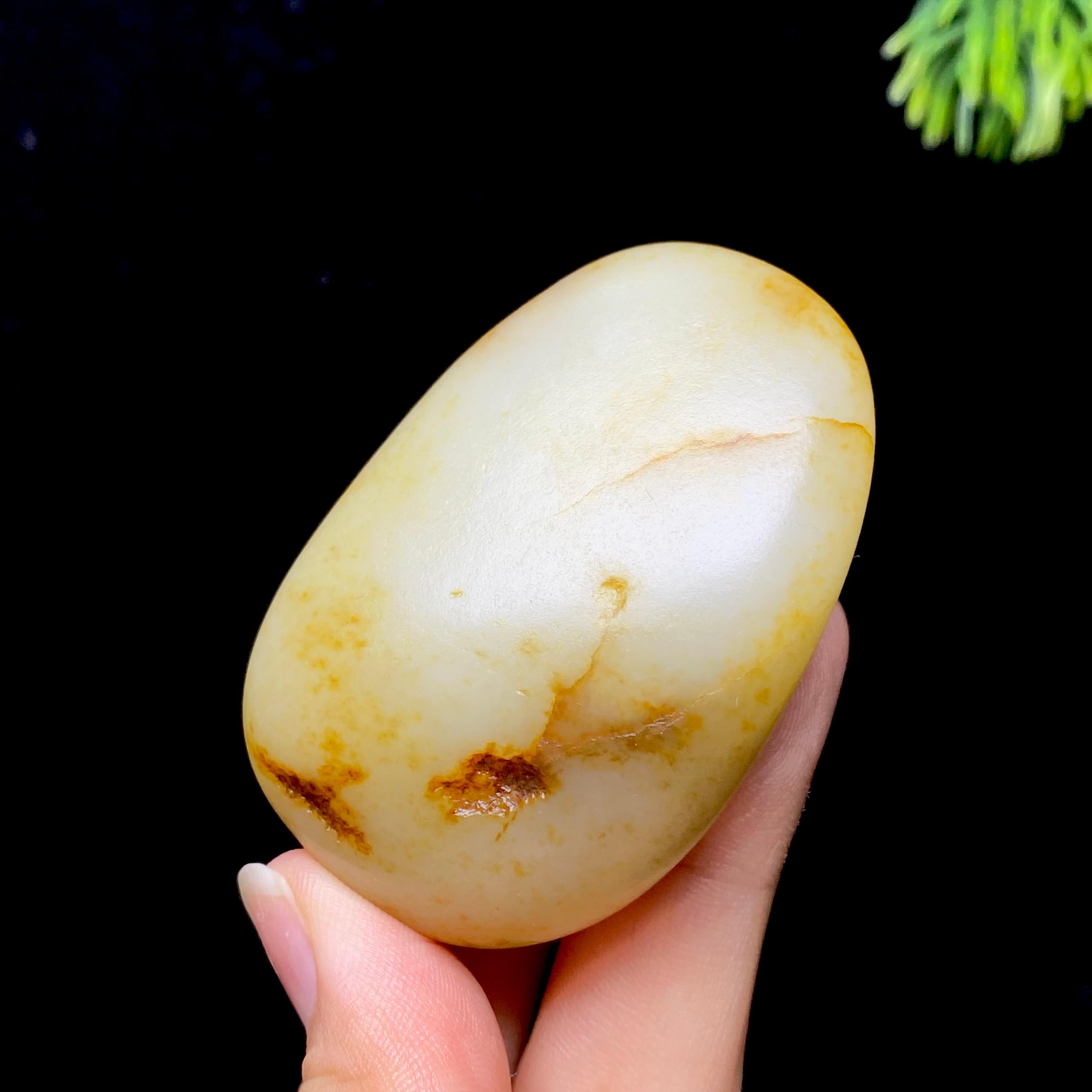 和田玉秋梨皮籽料手把件（114.31g）