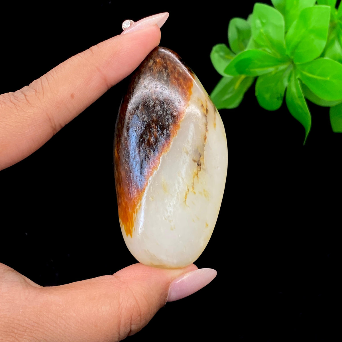 和田玉黑红皮籽料（68.8g）