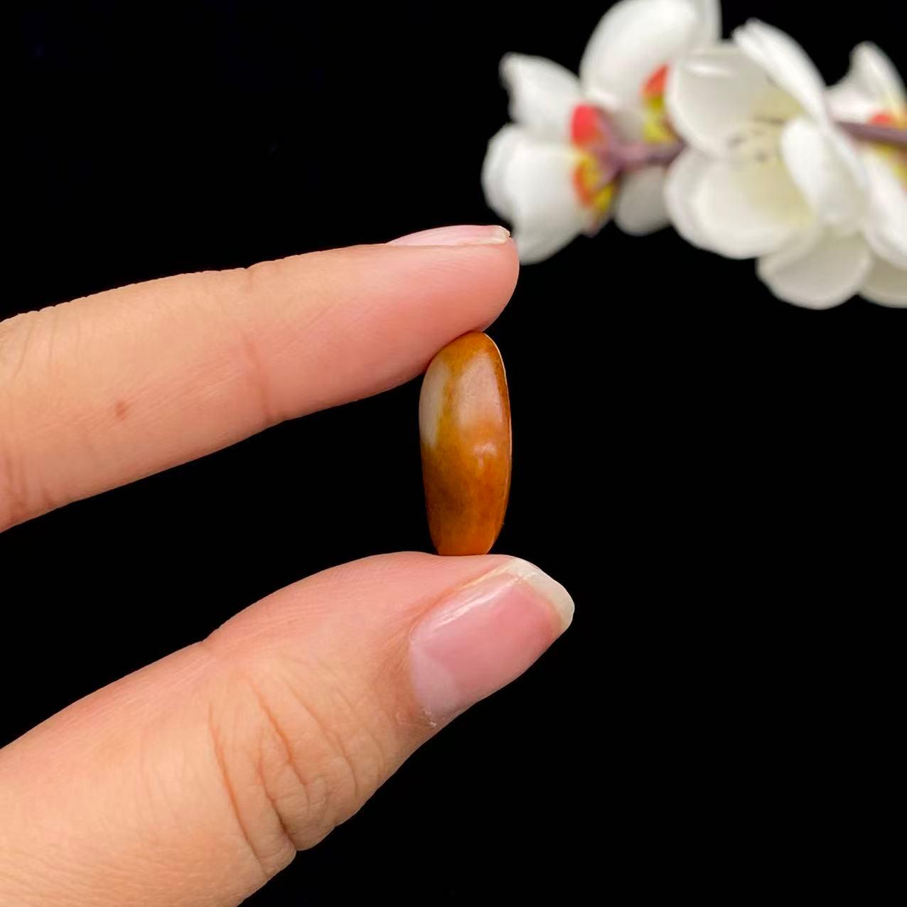 和田玉黄沁皮籽料戒面籽（4g）