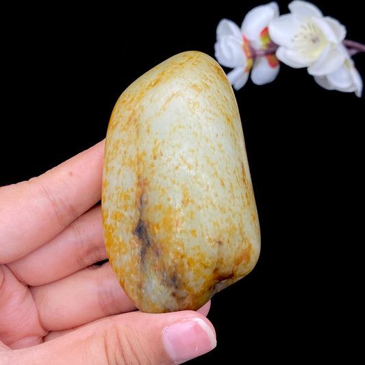 和田玉满洒金皮籽料手把件（157g）