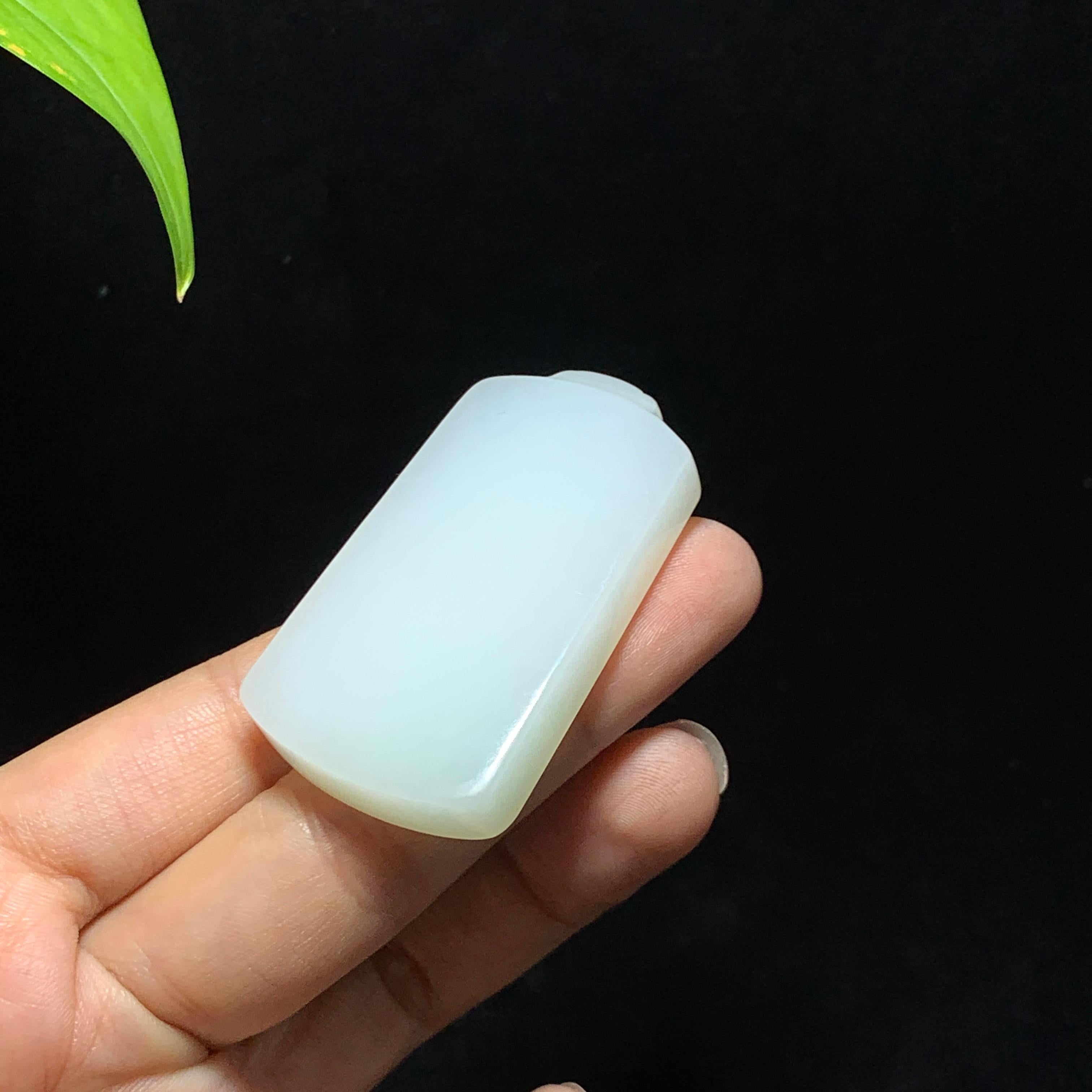 和田山料白玉带翠无事牌（32.3g）