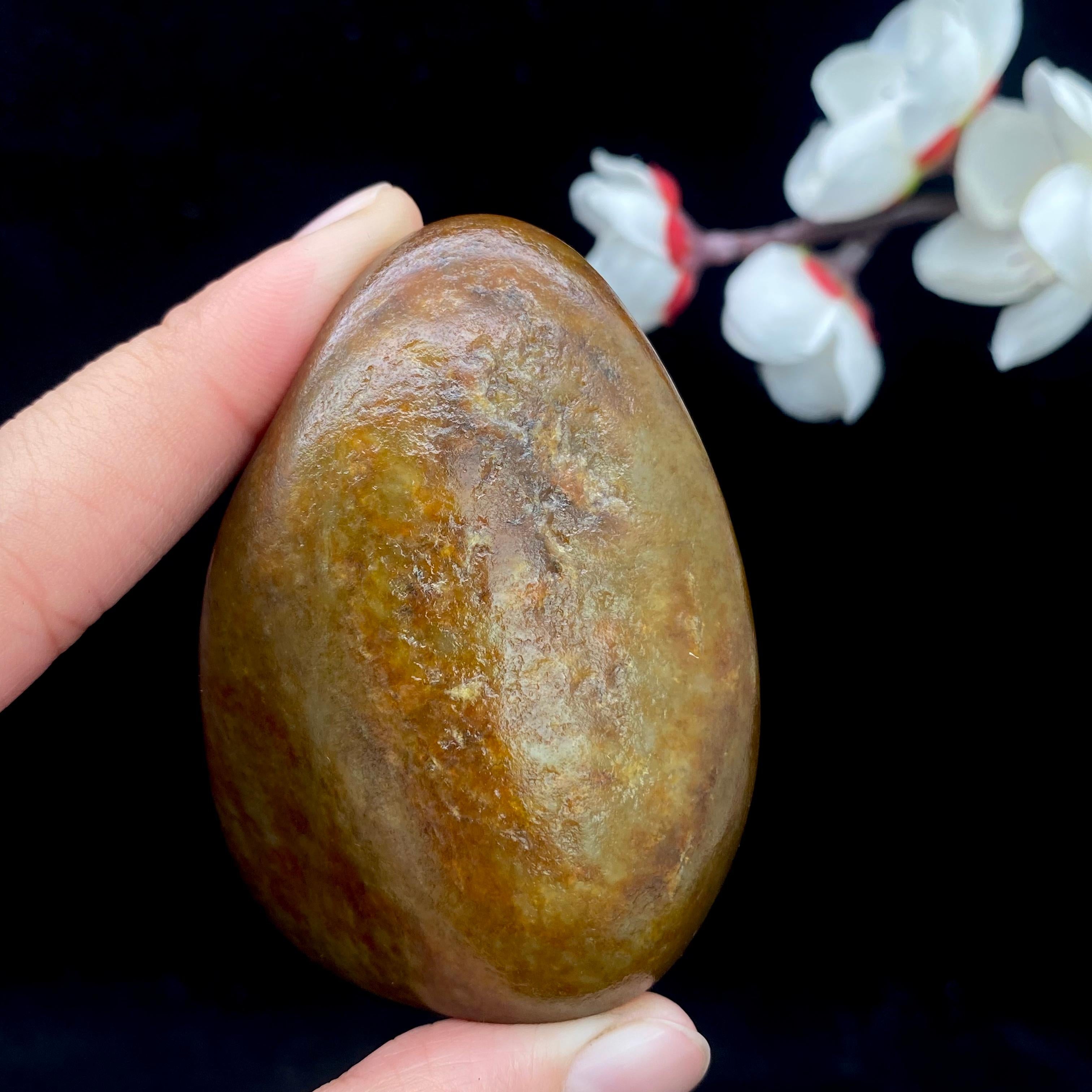 和田玉聚黄皮籽料手把件（126.9g）