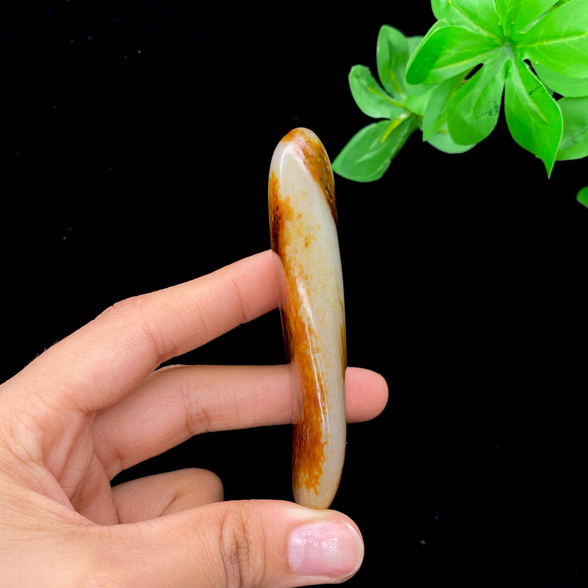 和田玉聚红皮籽料手把件（76.2g）