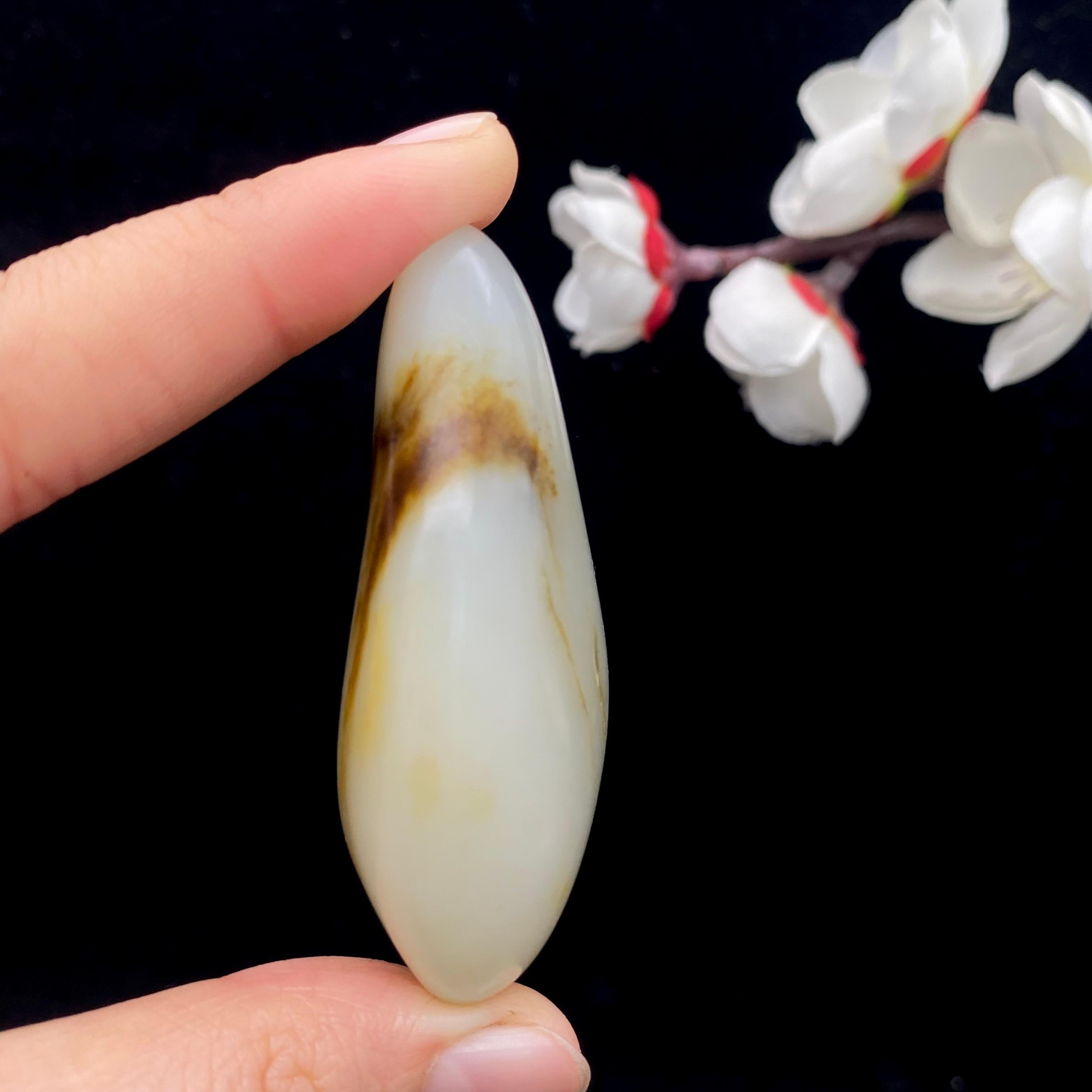 和田玉黄皮籽料原石（70.2g）