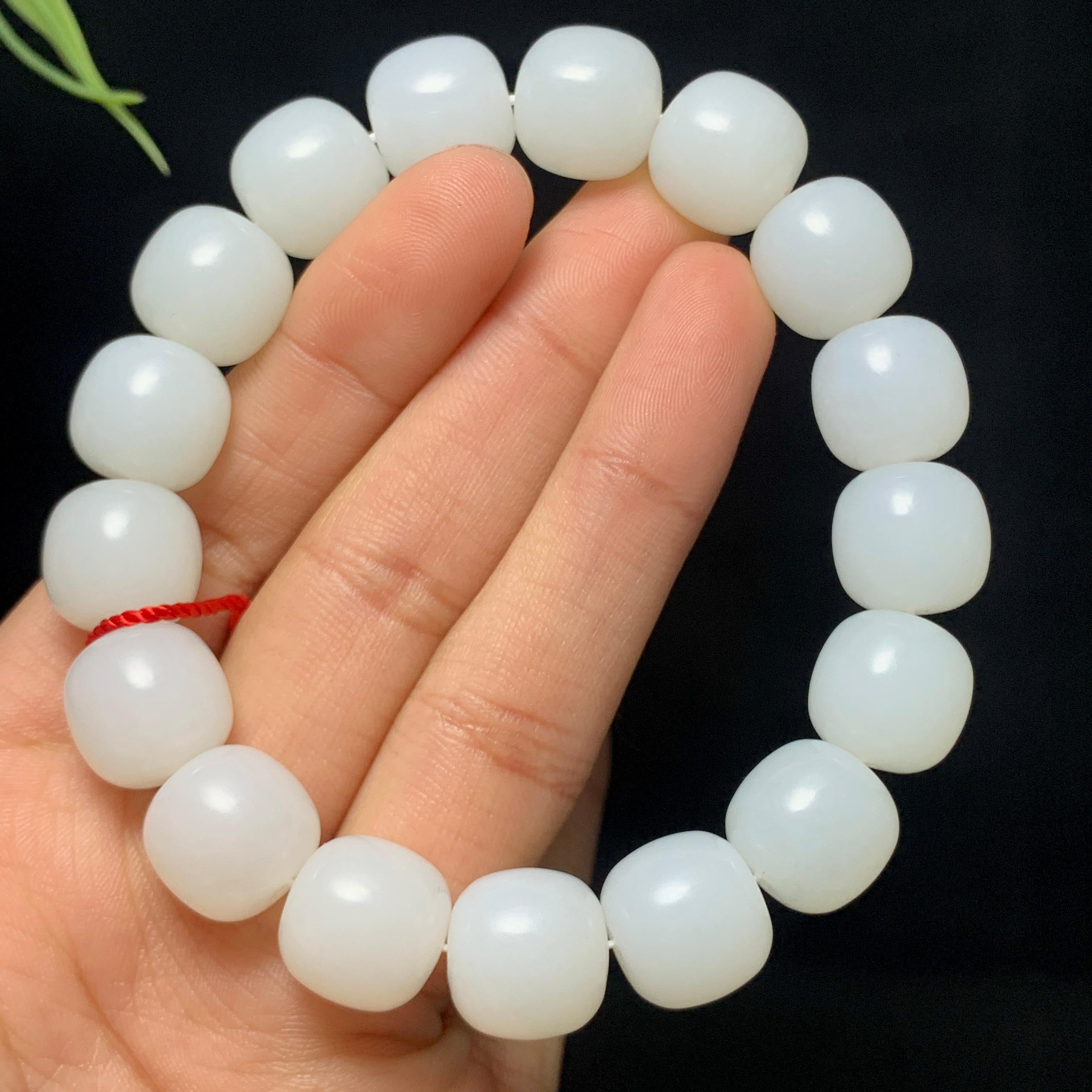 精品和田羊脂白玉老型珠手串（59.2g）