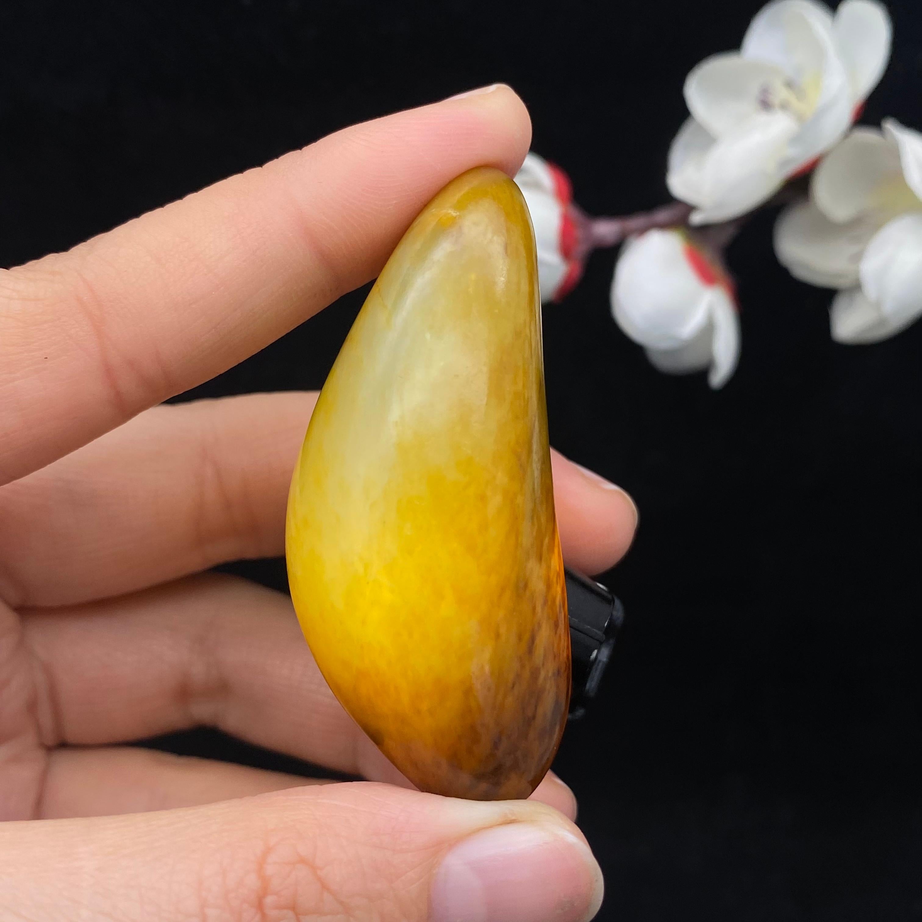 和田玉聚黄皮籽料挂件（36.9g）