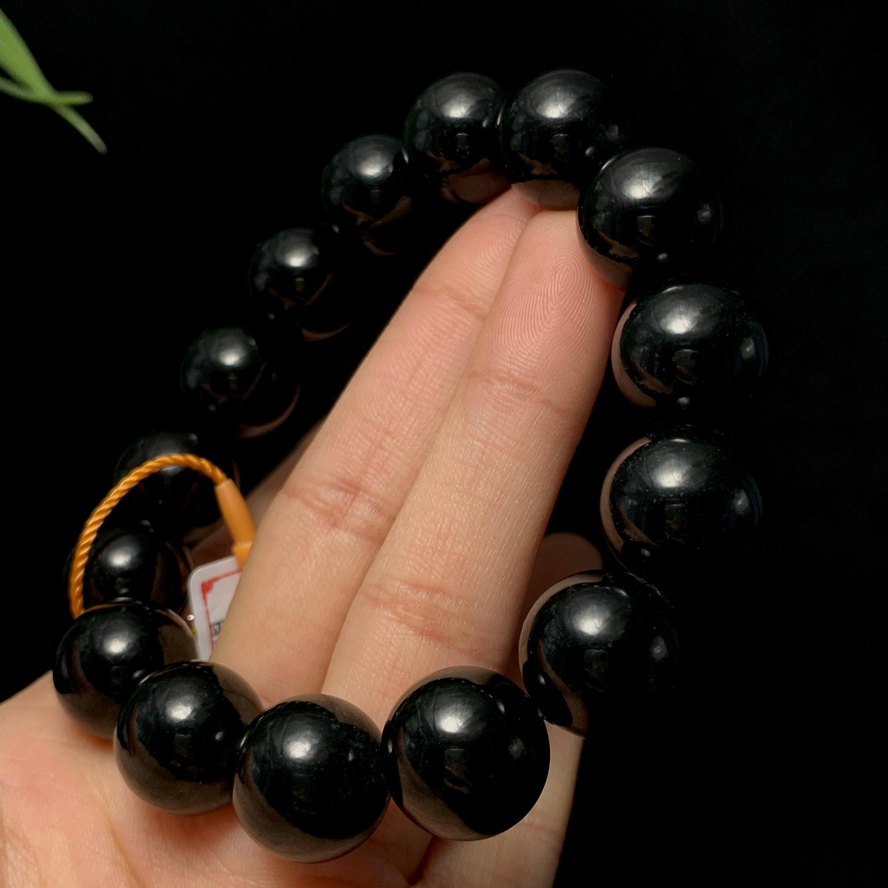 高品质和田玉山料黑青圆珠手串（79.7g）