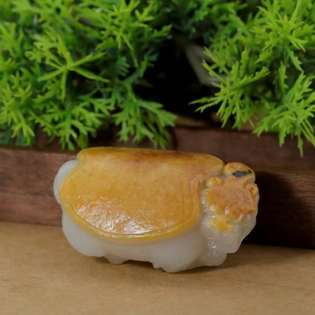 和田玉黄皮白玉籽料龙龟雕件（64.7g）