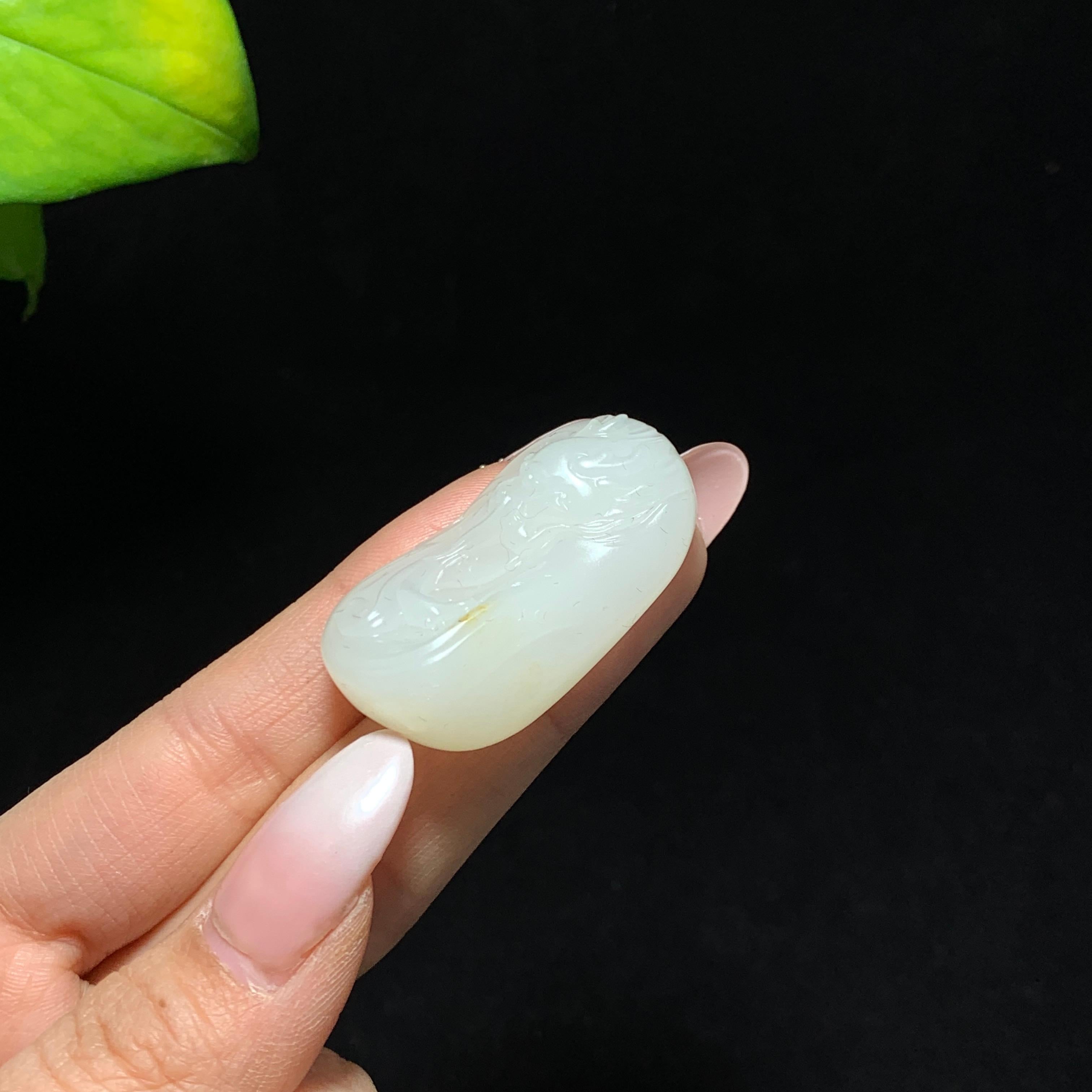 和田籽料洒金皮白玉生肖龙挂件（19.7g）