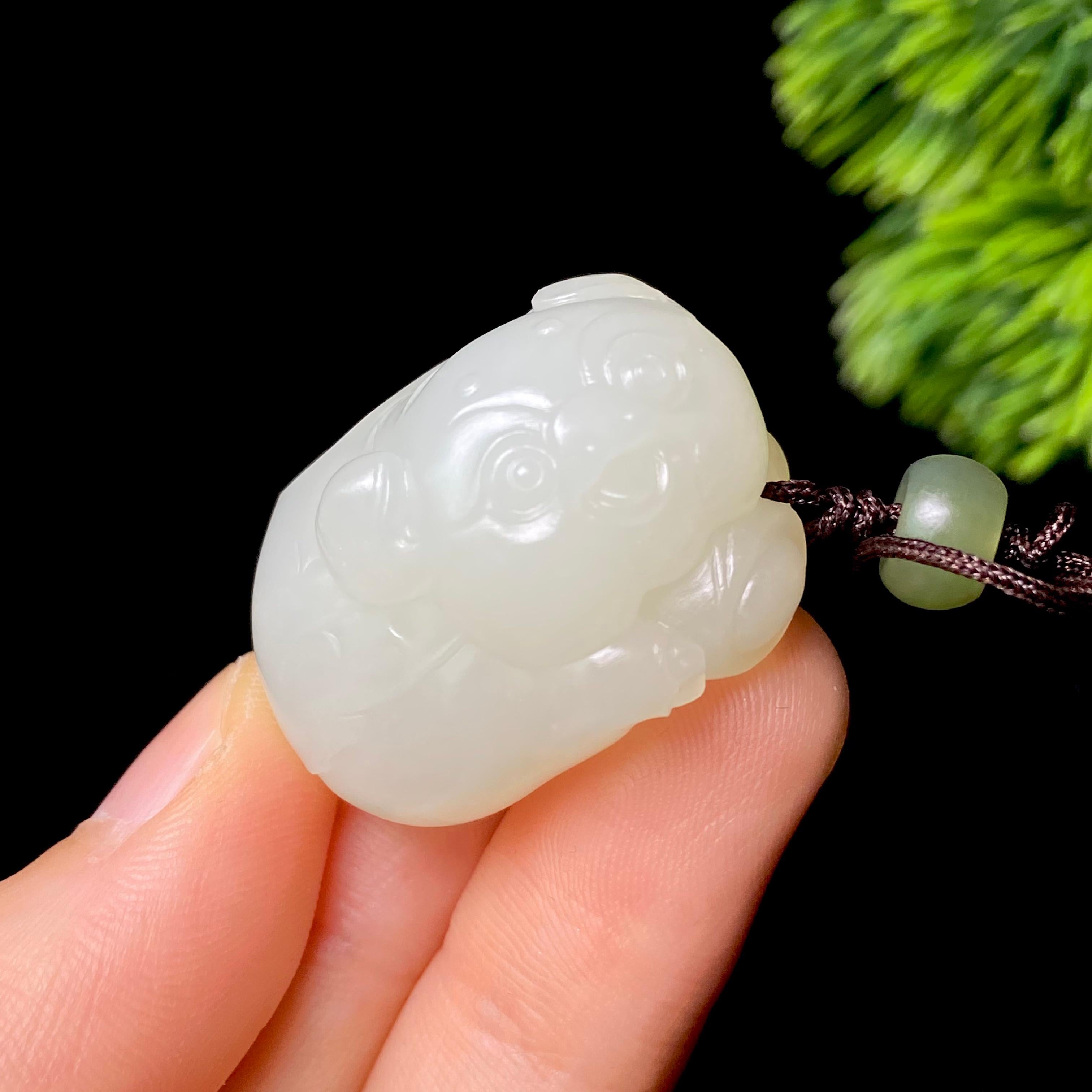 和田玉籽料小猪挂件（25.1g）