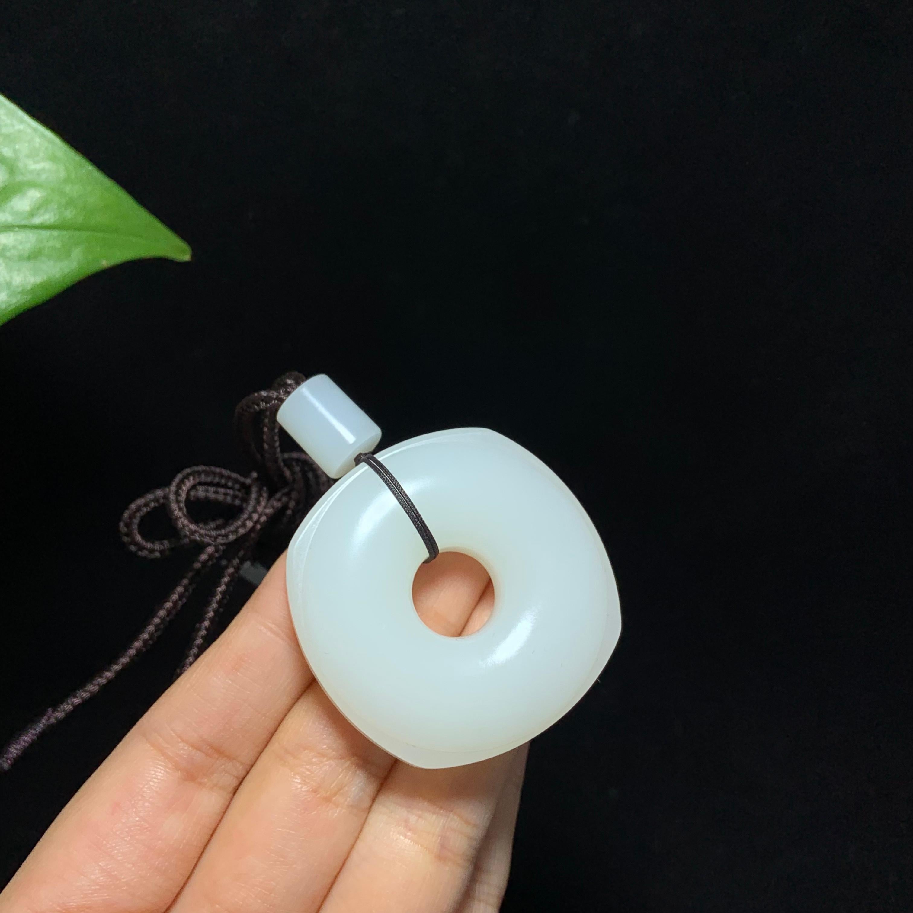 收藏级和田山料羊脂白玉四方平安扣（37.8g）