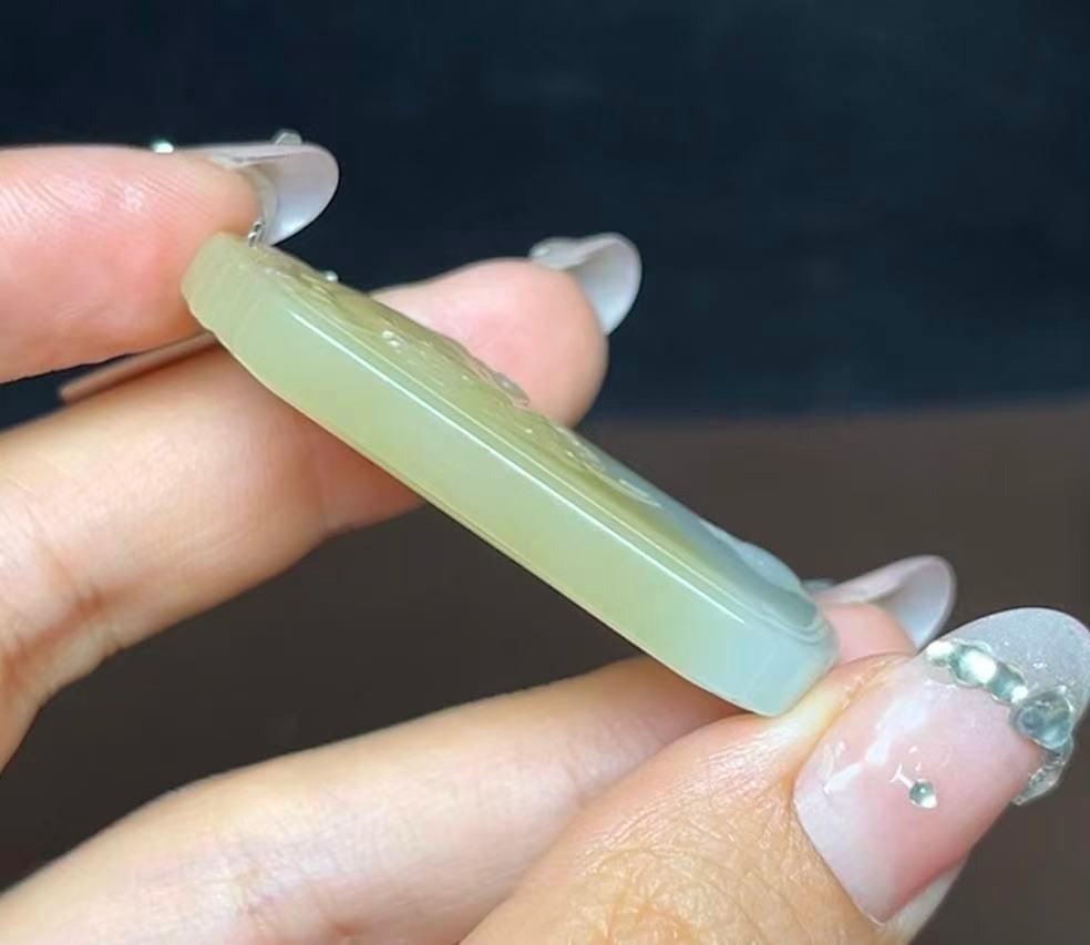 新疆和田玉且末料龙牌（20.7g）
